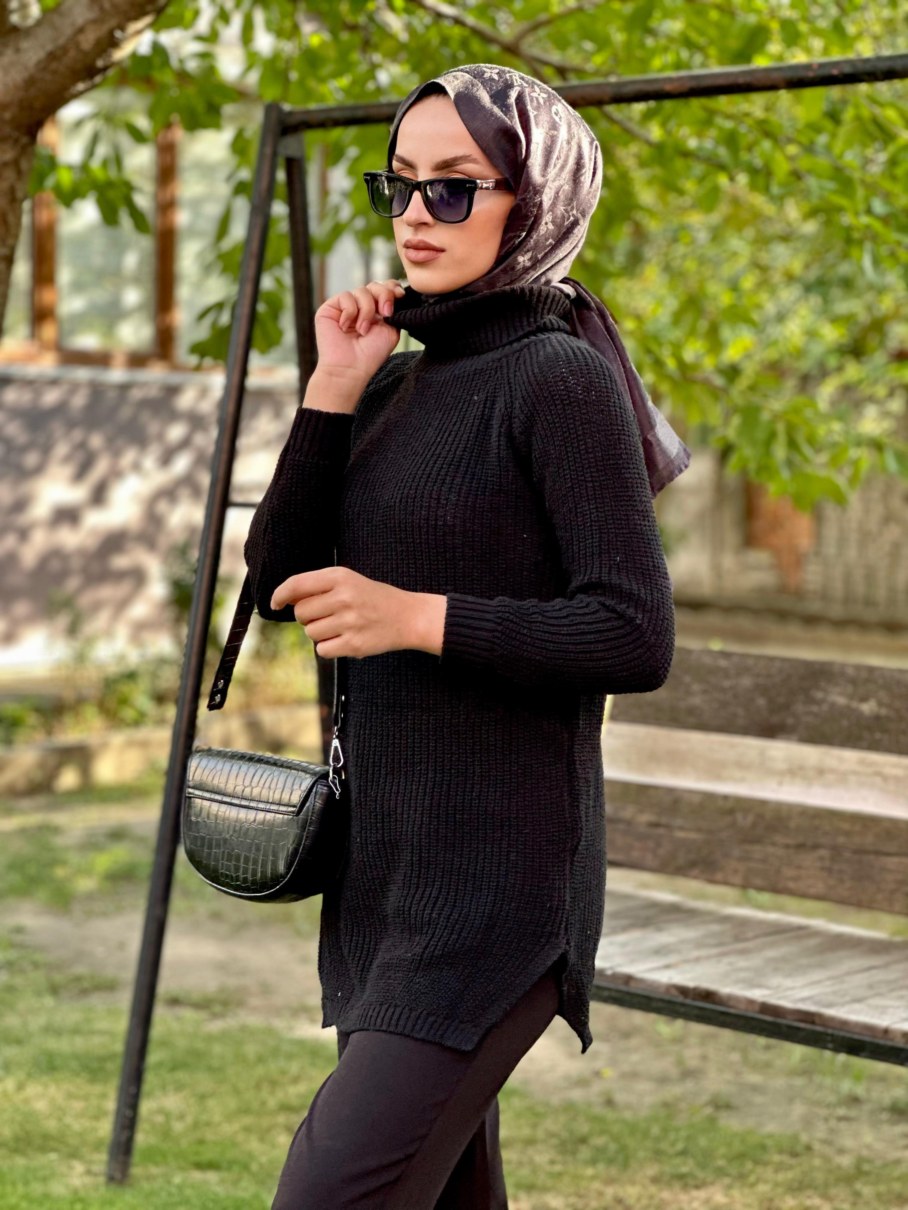 Boğazlı Yaka Yanları Yırtmaçlı Triko Tunik