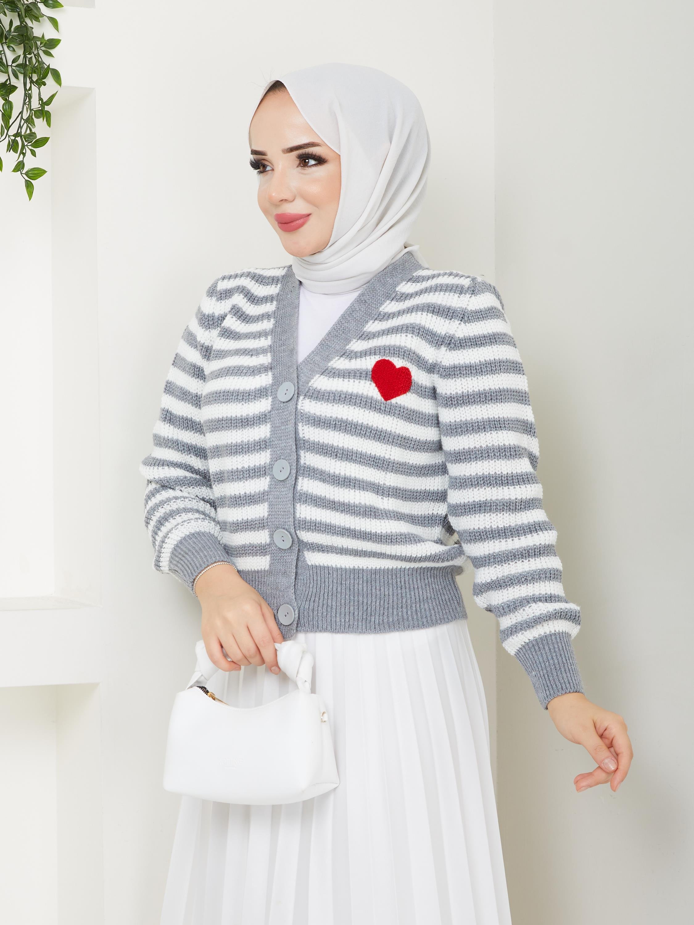 Kısa Çizgili Kalpli Hırka 