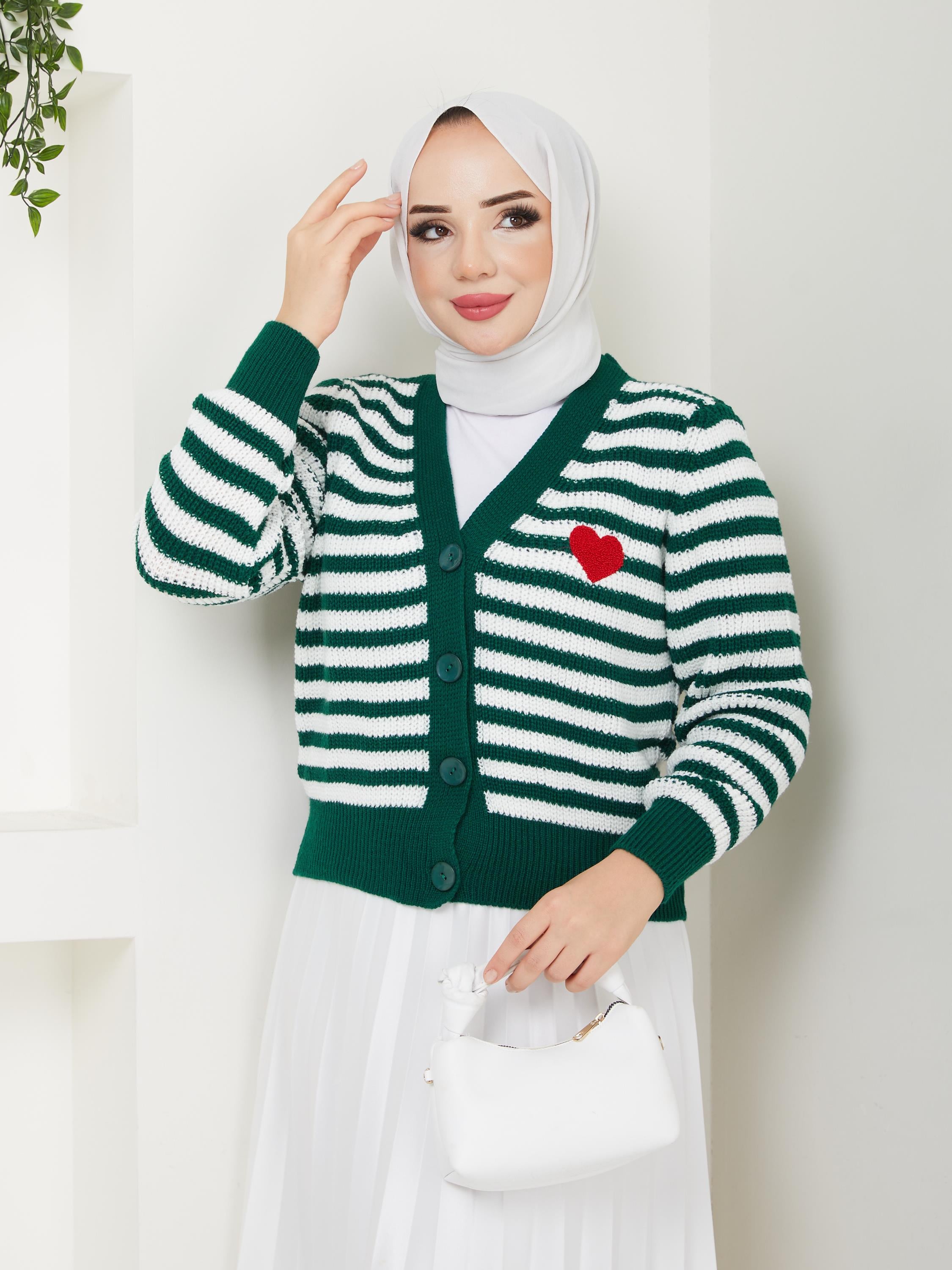 Kısa Çizgili Kalpli Hırka 