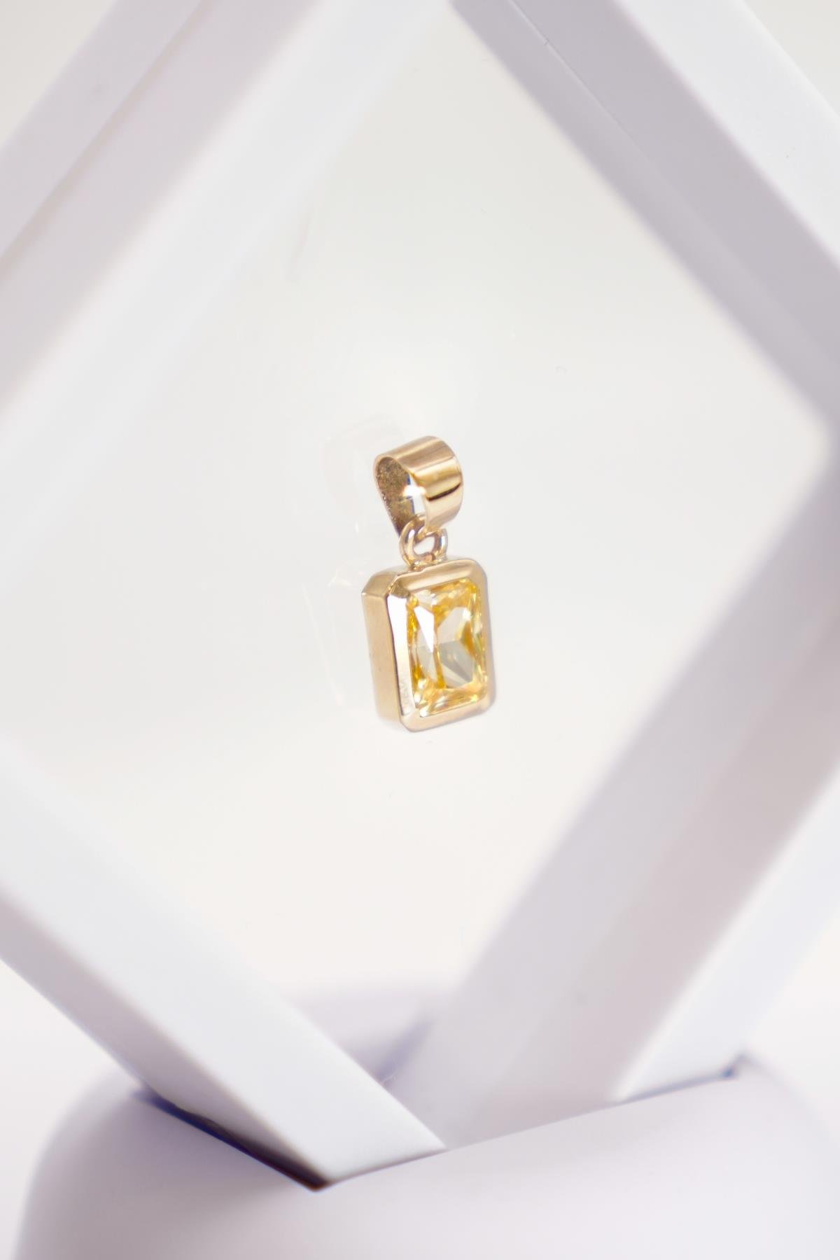 14 Ayar Altın Dikdörtgen Kesim Sitrin Taşlı Minimal Tasarım Kolye Ucu