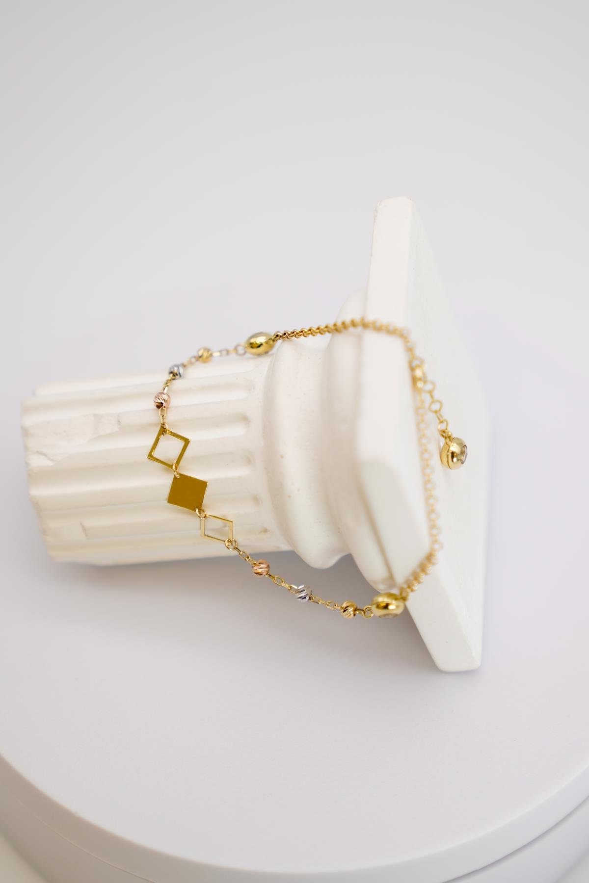 14 Ayar Altın Dorika ve Pullu Bileklik – Zarif Zincirli Üç Renkli Şık Tasarım