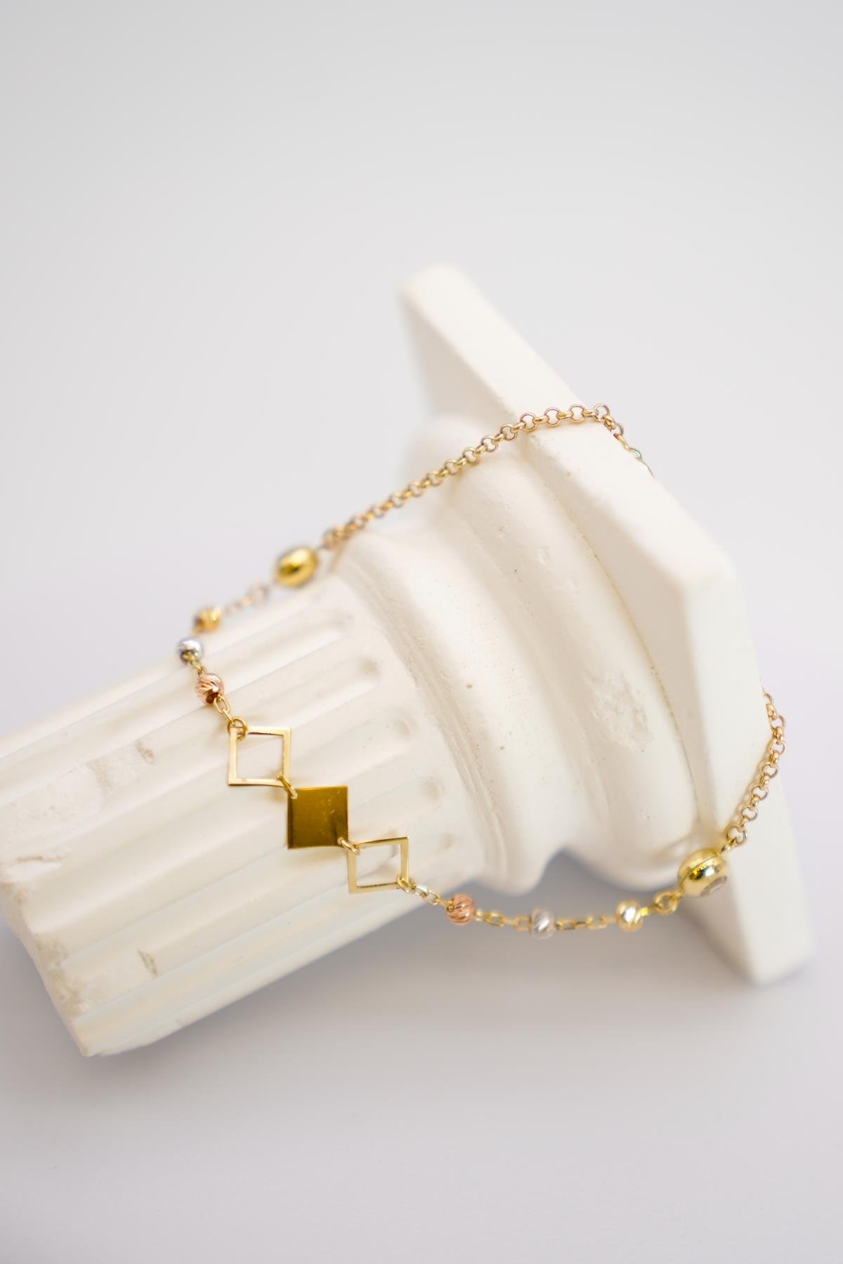 14 Ayar Altın Dorika ve Pullu Bileklik – Zarif Zincirli Üç Renkli Şık Tasarım