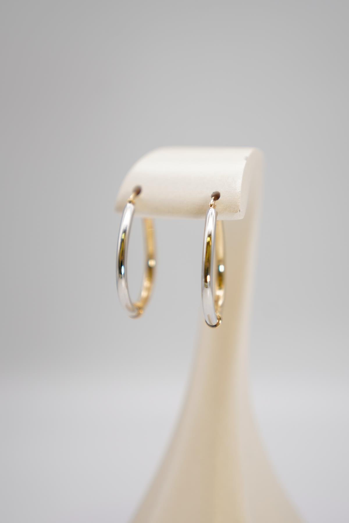 14 Ayar Altın İki Renkli Halka Küpe – Klasik Formda Şık ve Göz Alıcı Tasarım