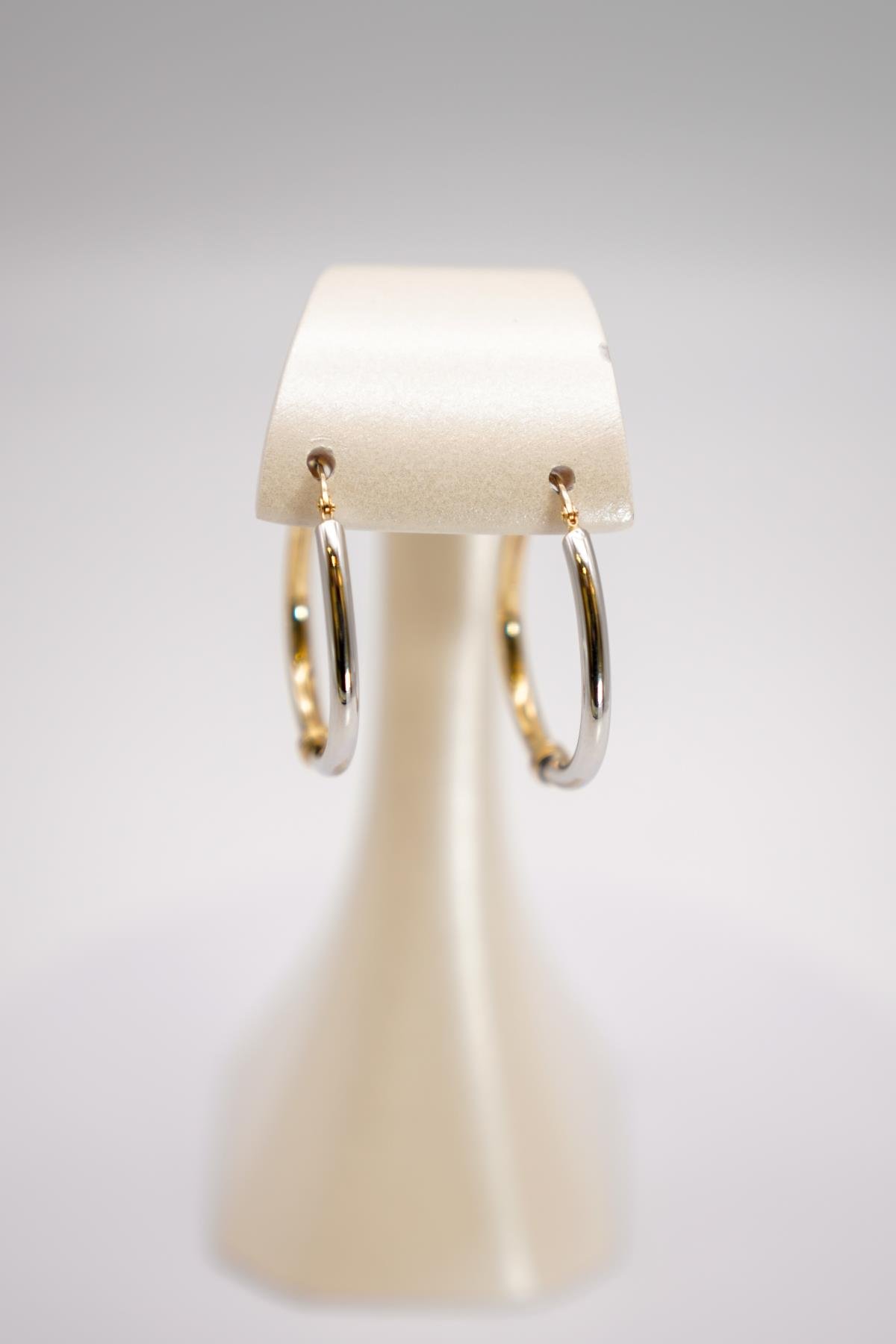 14 Ayar Altın İki Renkli Halka Küpe – Klasik Formda Şık ve Göz Alıcı Tasarım