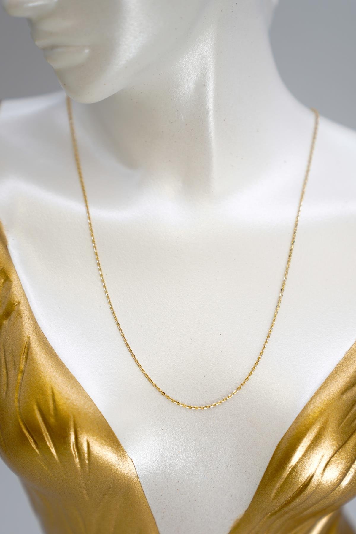 14 Ayar Altın İnce Zincir Kolye Hafif ve Şık Görünüm İçin Minimal Takı Seçeneği