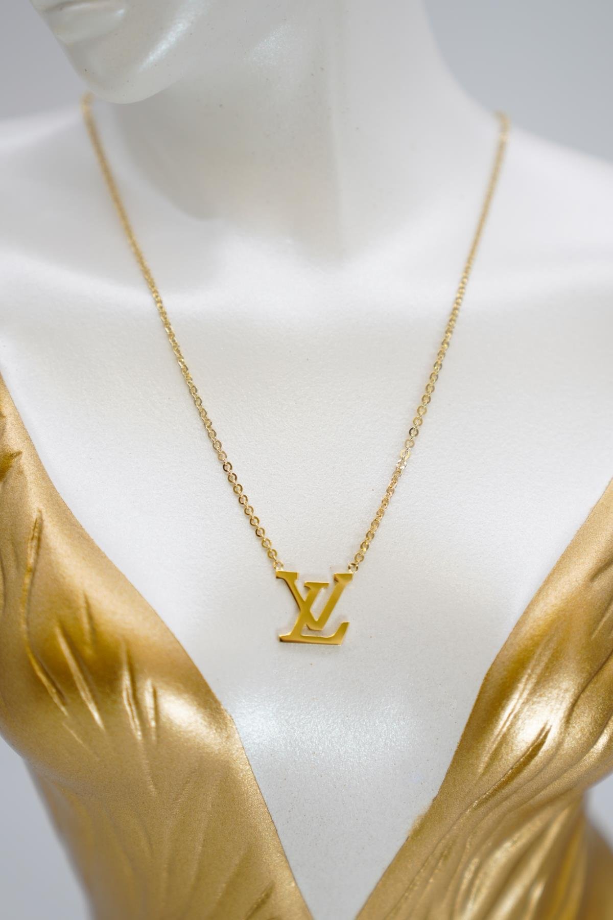 14 Ayar Altın İnce Zincirli Harf Figürlü Fantasy Kolye Minimal Tasarım Şıklığı