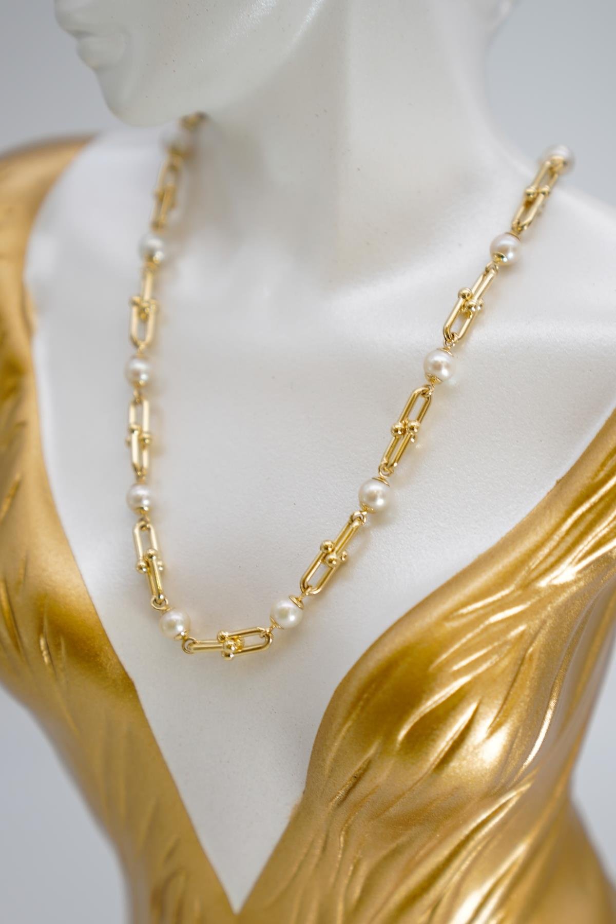 14 Ayar Altın İncili Fantasy Zincir Kolye Zarif Yuvarlak İnci ve Modern Bağlantı Detaylı