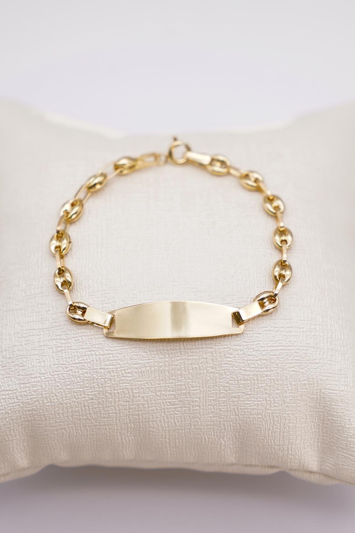 14 Ayar Altın Kalın Zincirli Plaka Bileklik – Klasik Görünüm, Anlamlı ve Şık Bir Seçenek