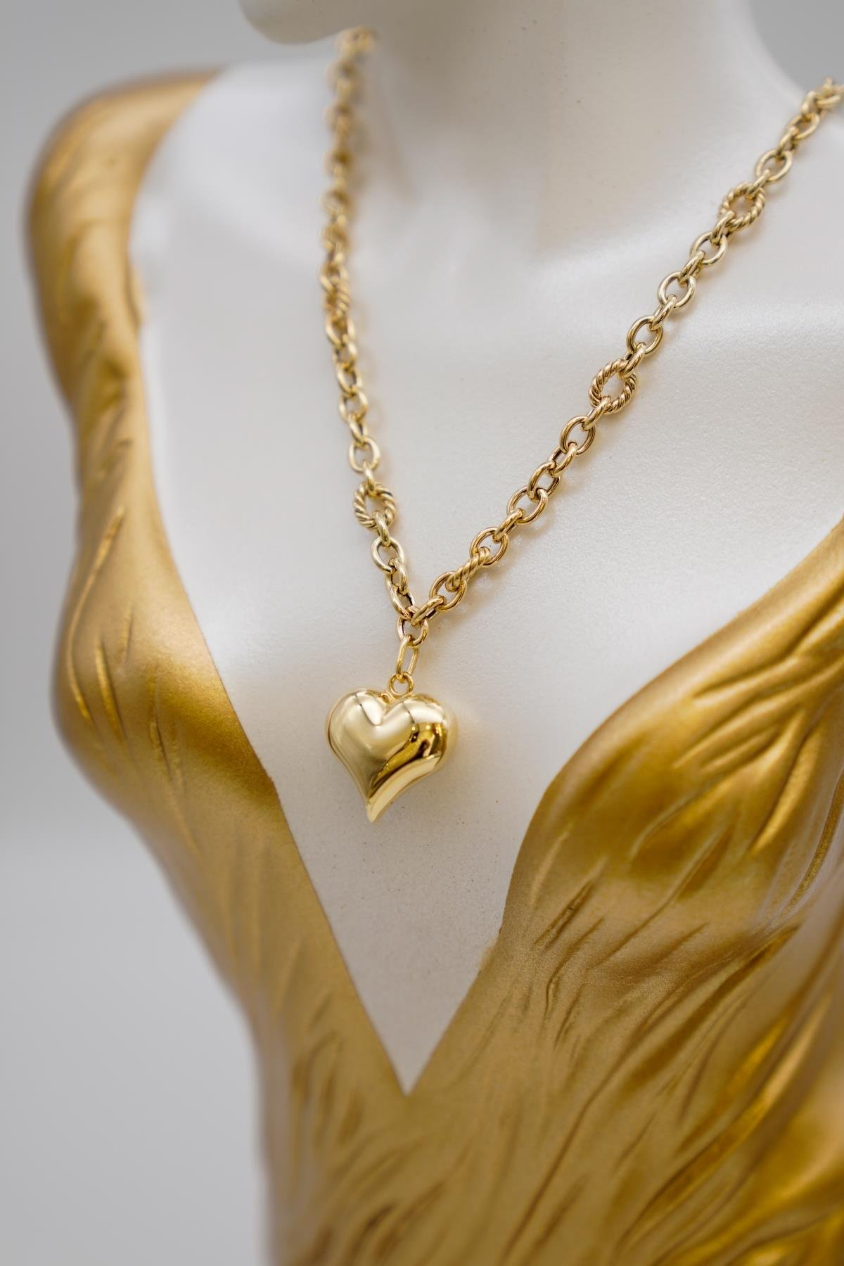 14 Ayar Altın Kalp Figürlü Fantasy Zincir Kolye Dikkat Çekici Kalın ve Işıltılı Tasarım