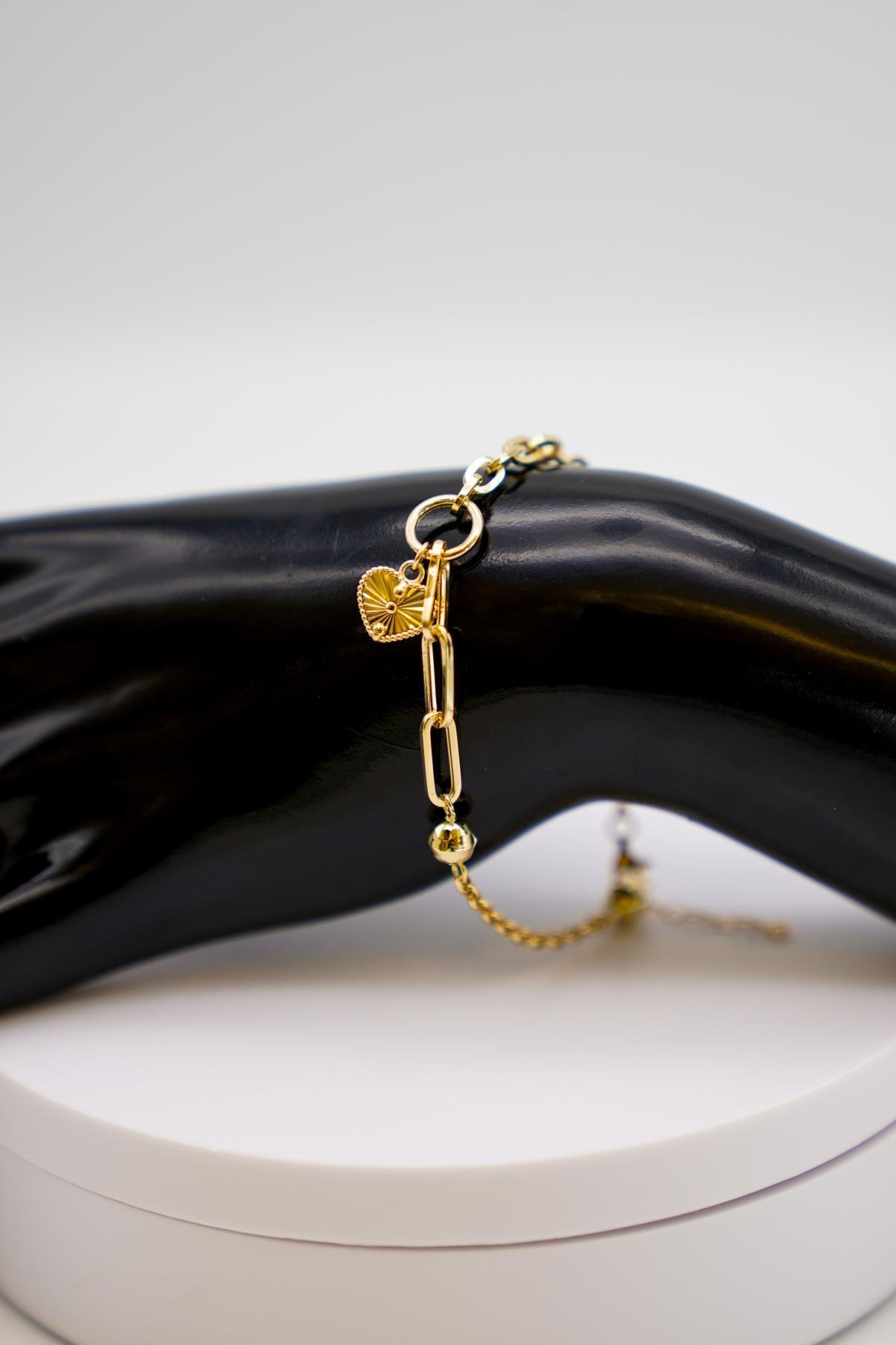 14 Ayar Altın Kalp Figürlü Halka Bileklik – Zarif ve Dinamik Zincir Detaylı Tasarım