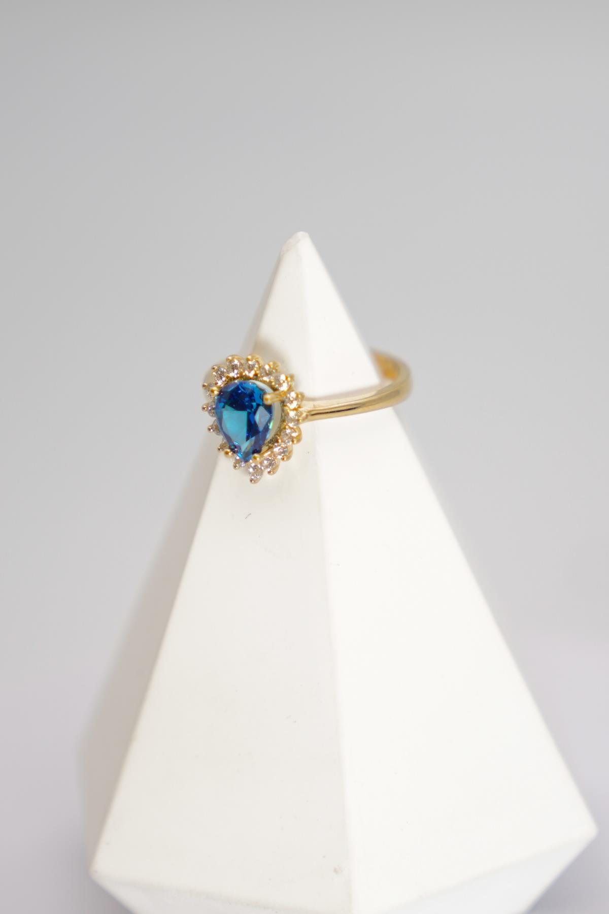 14 Ayar Altın Kalp Kesim London Topaz Yüzük – İnci Detaylı Zarif ve Romantik Tasarım