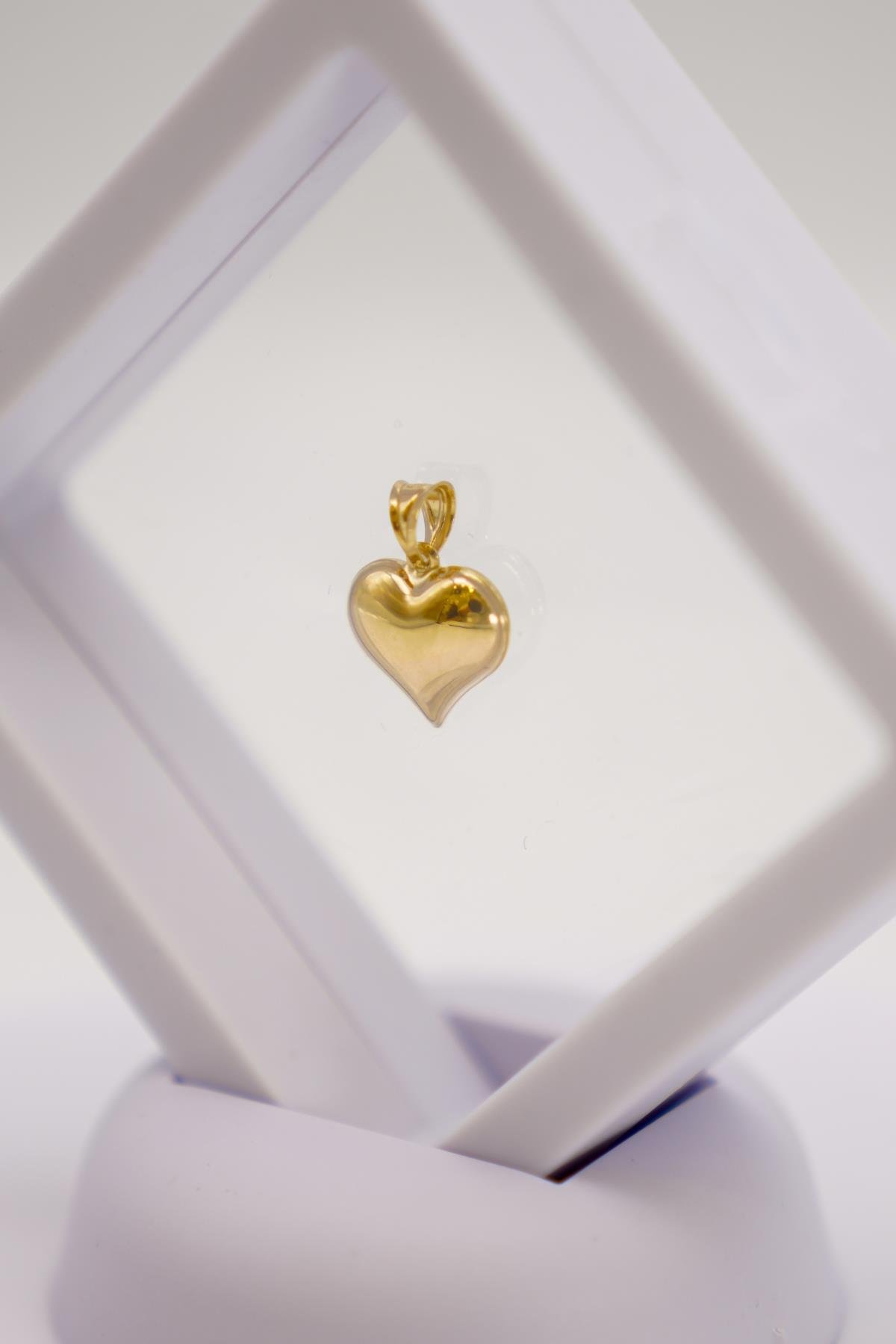 14 Ayar Altın Kalp Kolye Ucu – Zamansız ve Anlamlı Sade Tasarımlı Şık Altın Aksesuar
