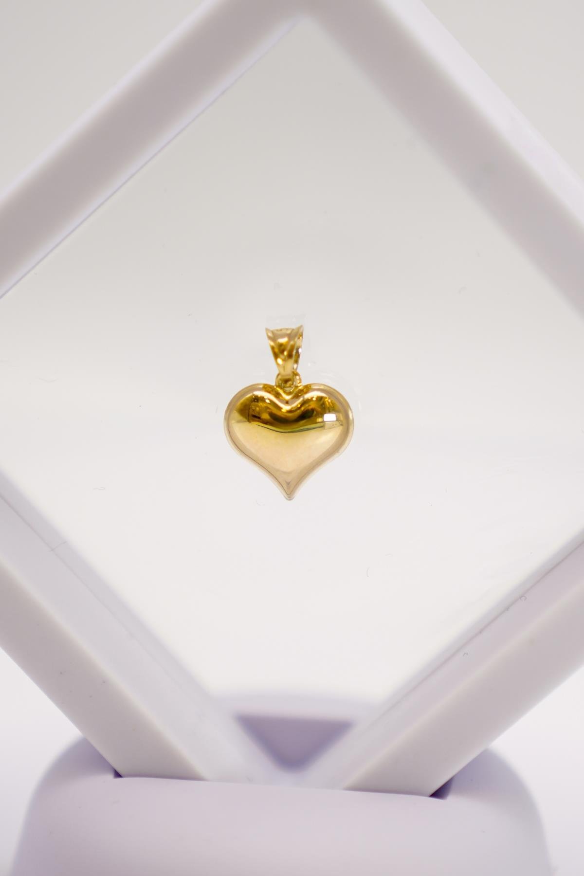 14 Ayar Altın Kalp Kolye Ucu – Zamansız ve Anlamlı Sade Tasarımlı Şık Altın Aksesuar
