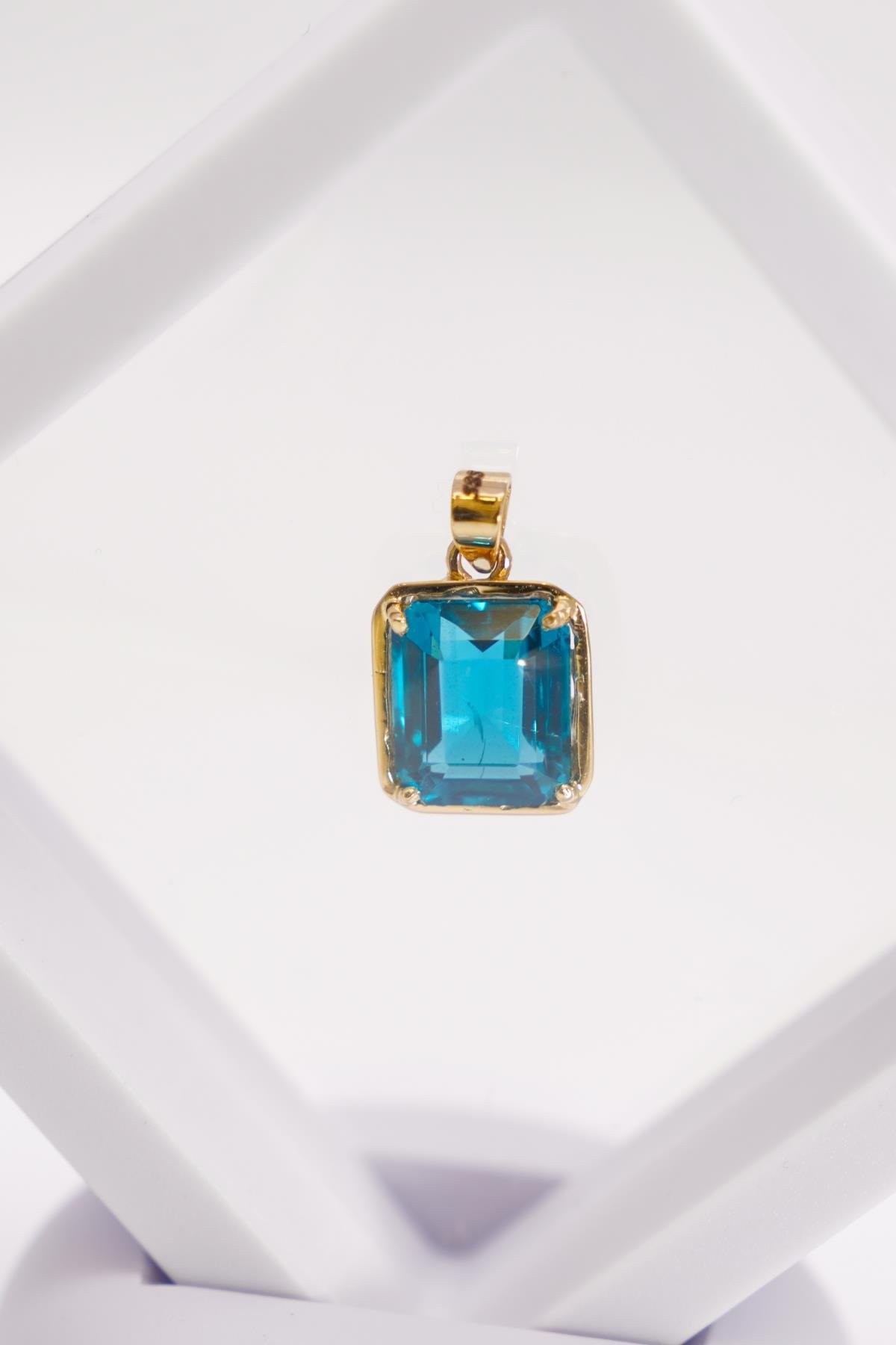 14 Ayar Altın London Mavi Topaz Taşlı Dikdörtgen Form Kolye Ucu