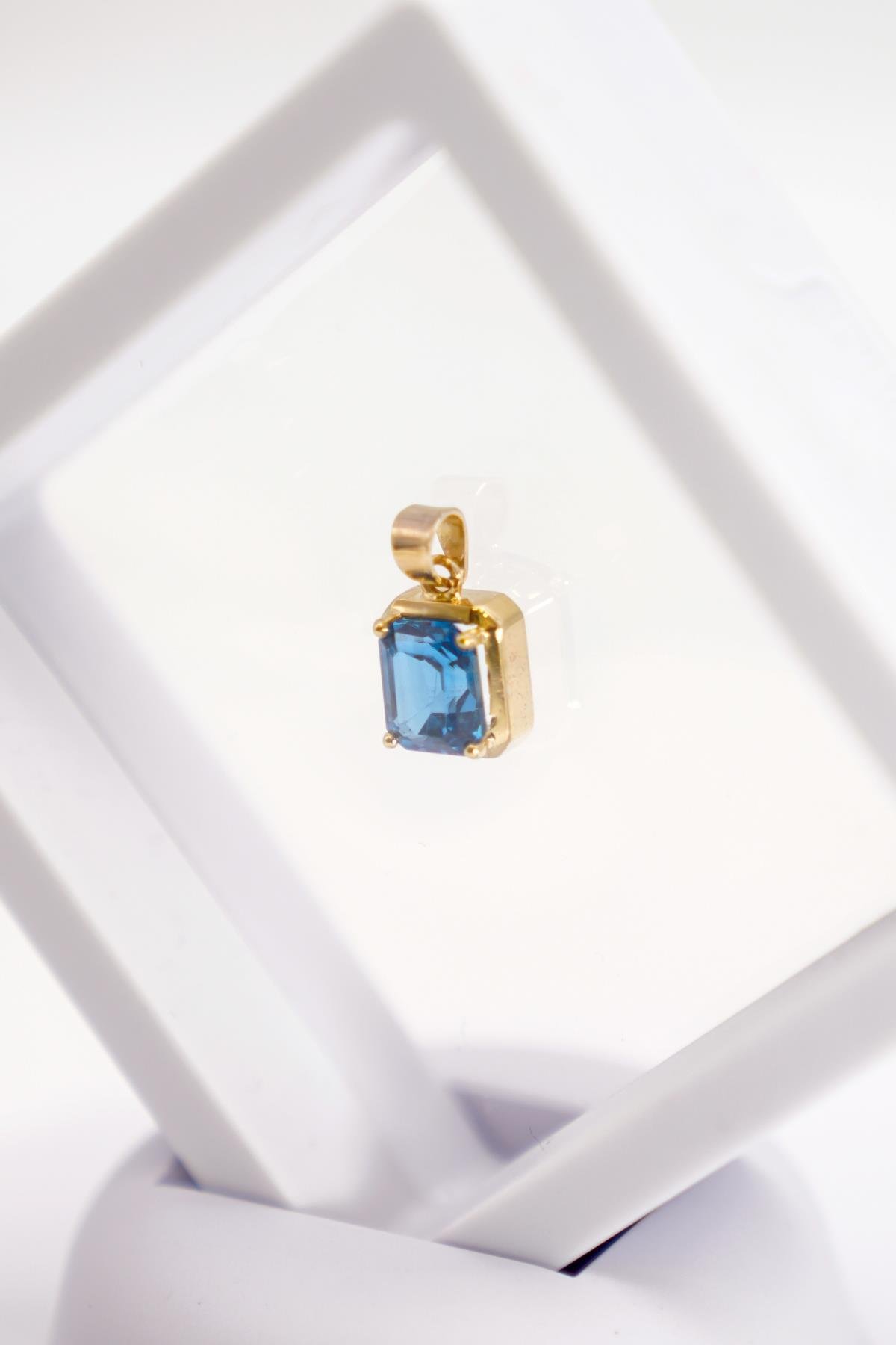 14 Ayar Altın London Mavi Topaz Taşlı Klasik Kesim Kolye Ucu