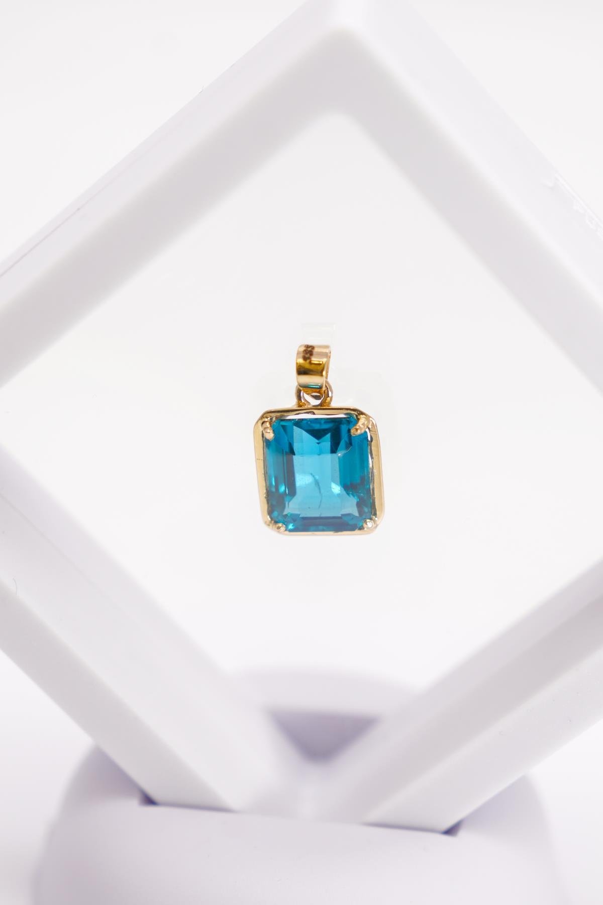 14 Ayar Altın London Mavi Topaz Taşlı Dikdörtgen Form Kolye Ucu