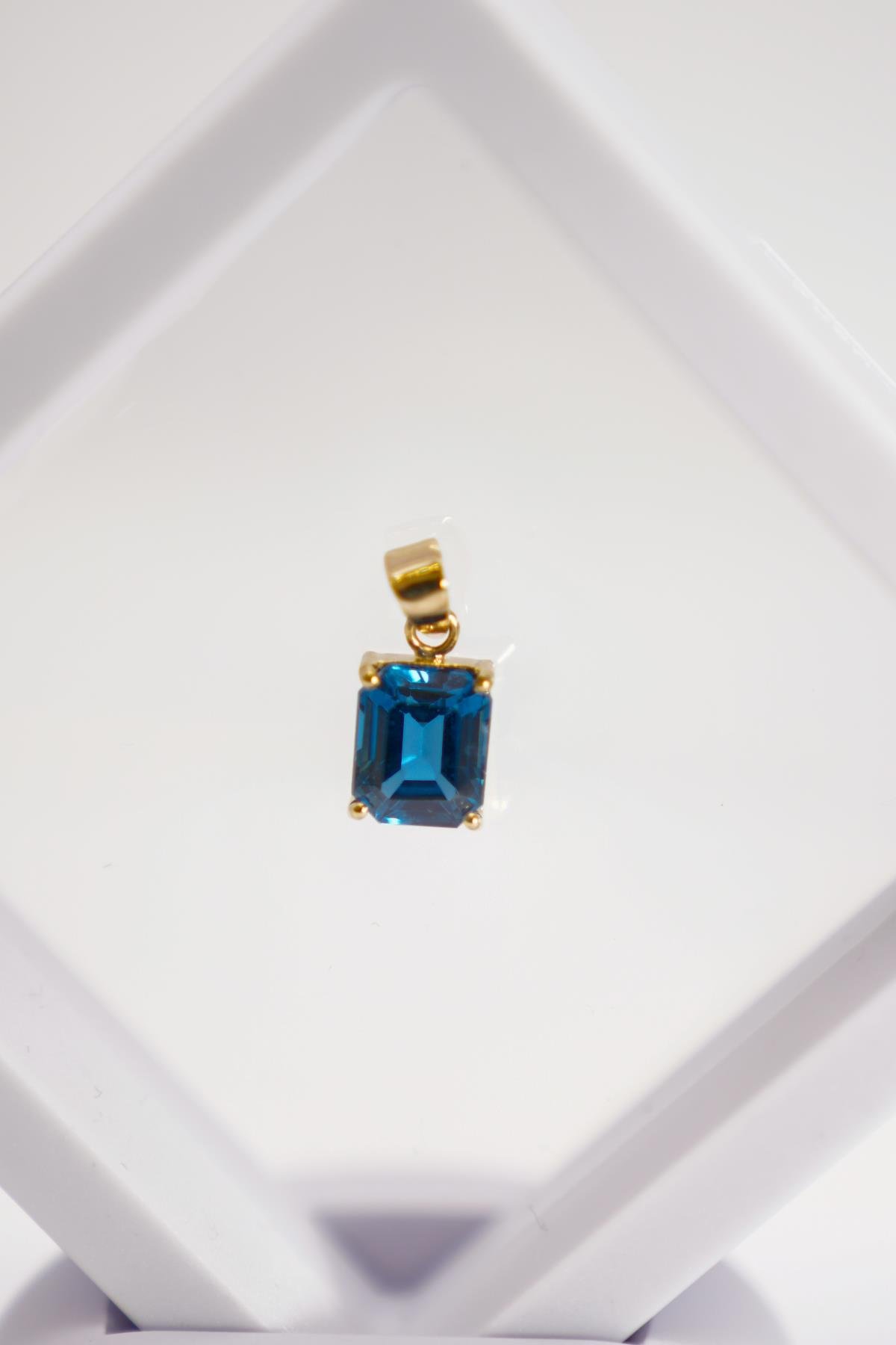 14 Ayar Altın London Mavi Topaz Taşlı Zarif Dikdörtgen Kesim Kolye Ucu