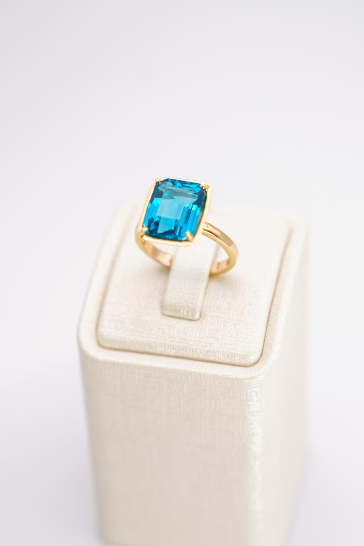 14 Ayar Altın London Topaz Taşlı Yüzük – Göz Alıcı Mavi Işıltının Şık Temsili