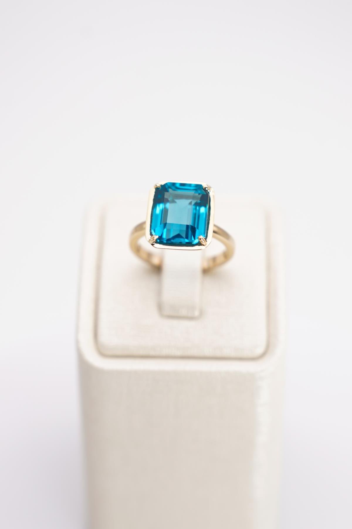 14 Ayar Altın London Topaz Taşlı Yüzük – Göz Alıcı Mavi Işıltının Şık Temsili