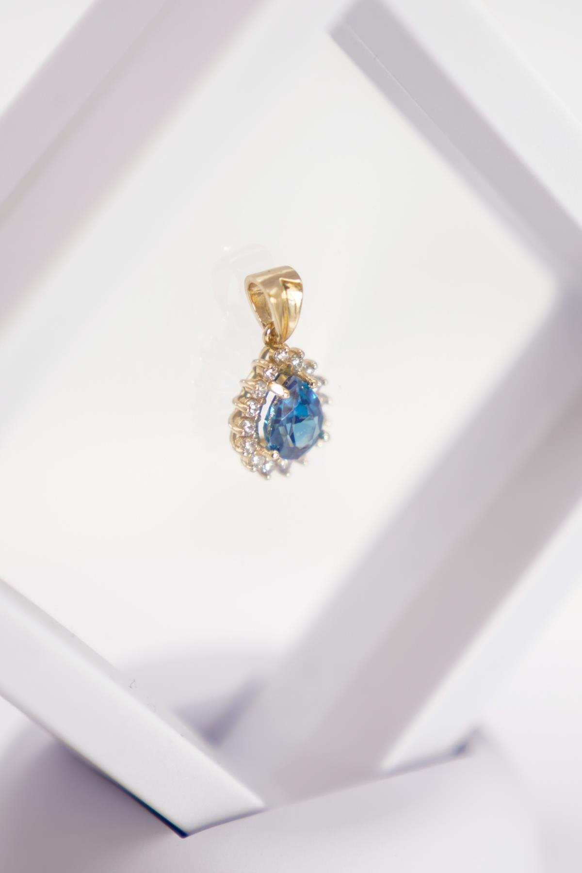 14 Ayar Altın London Topaz ve Zirkon Taşlı Çiçek Formlu Şık Kolye Ucu