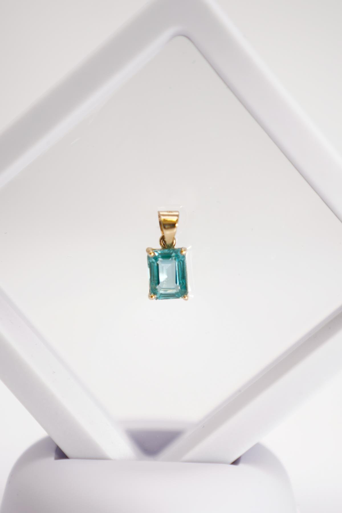 14 Ayar Altın Mavi Topaz Taşlı Dikdörtgen Kesim Şık ve Zarif Kolye Ucu