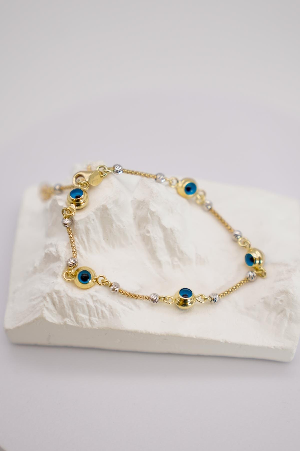 14 Ayar Altın Nazar Boncuklu Dorika Bileklik – Şans Sembolü Detaylı Zarif Altın Tasarım