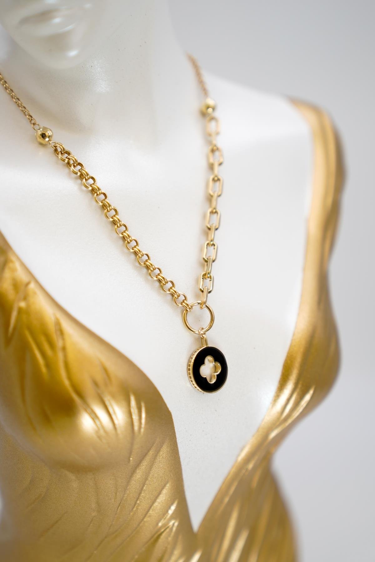 14 Ayar Altın Oniks Taşlı Siyah Yonca Figürlü Zincir Kolye Şık ve Dikkat Çekici Tasarım