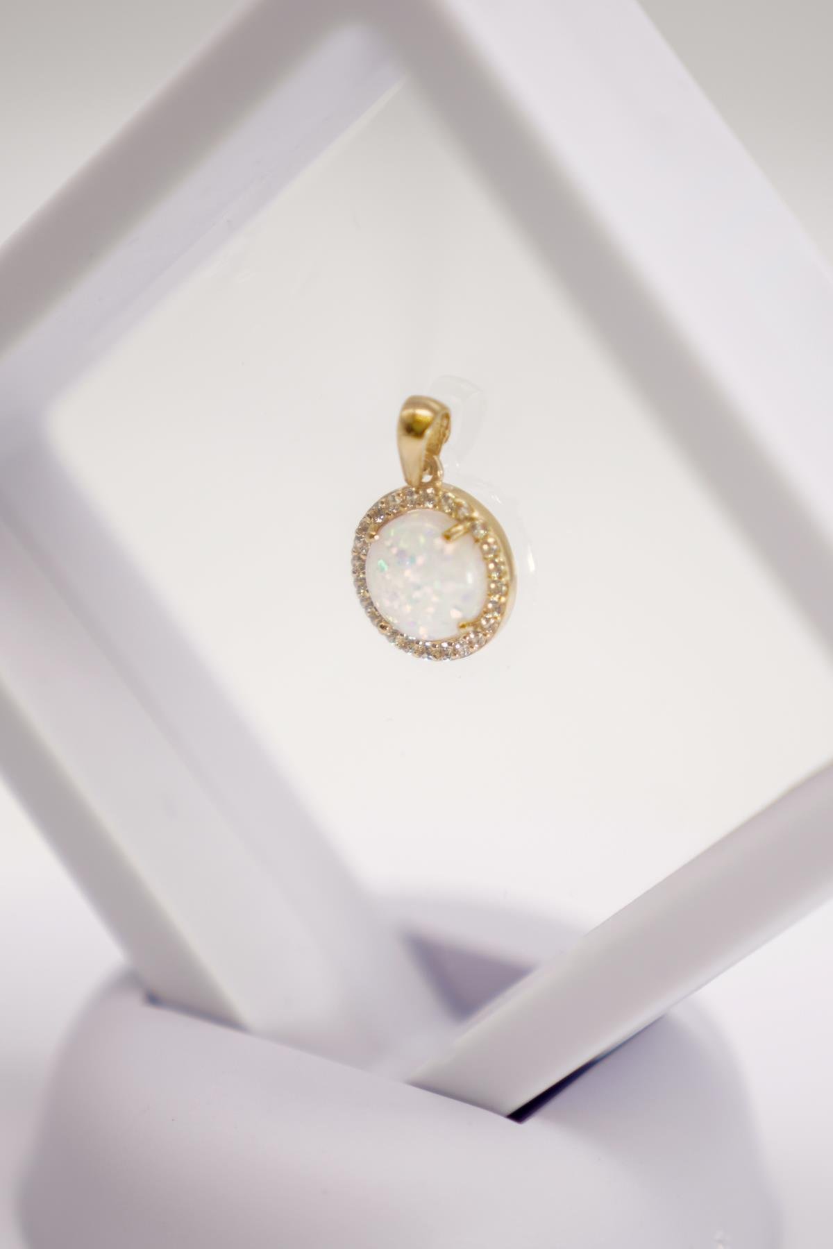 14 Ayar Altın Opal Taşlı Çerçeveli Yuvarlak Kolye Ucu