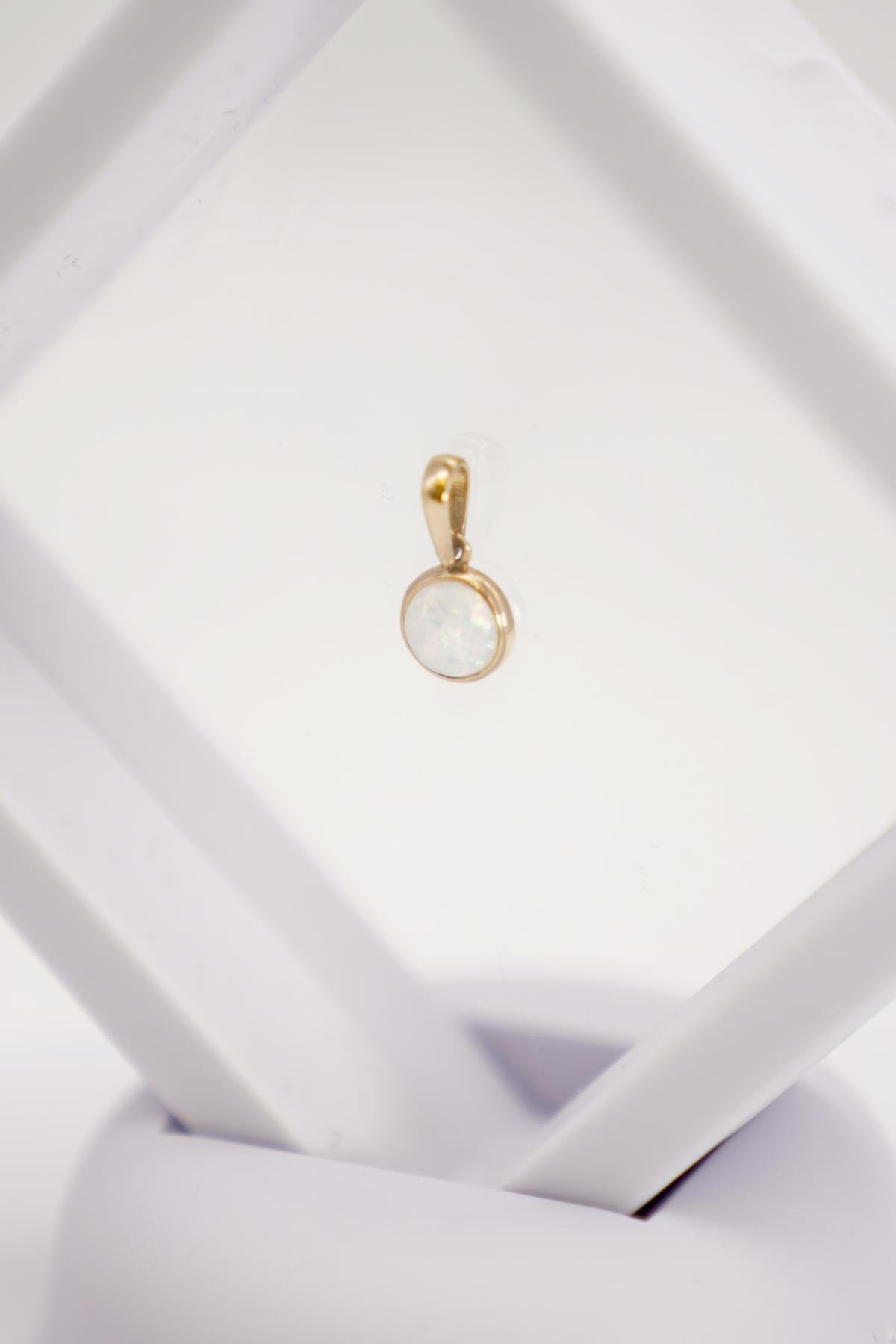 14 Ayar Altın Opal Taşlı Yuvarlak Minimal Kolye Ucu