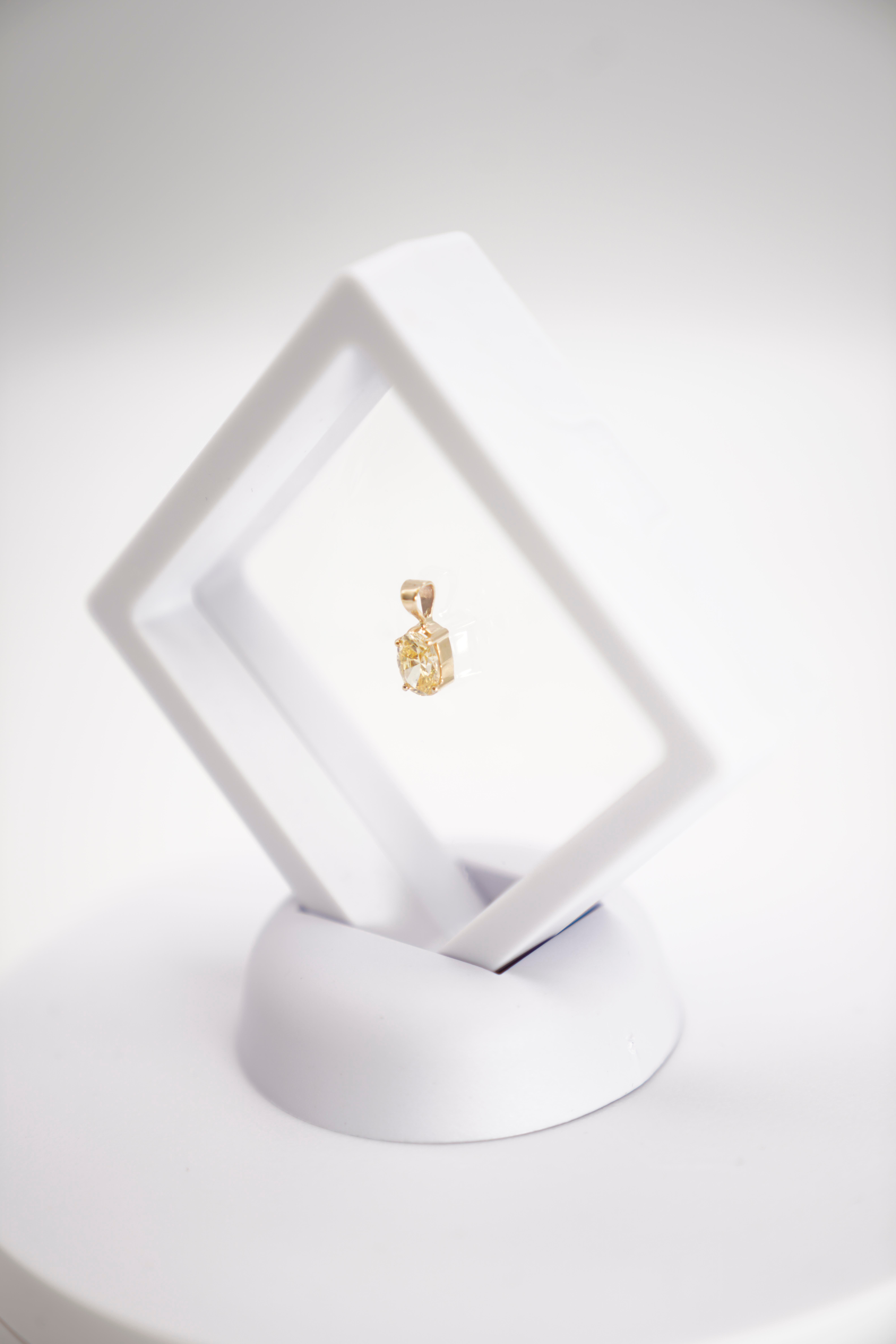 14 Ayar Altın Oval Kesim Sitrin Taşlı Zarif ve Minimal Kolye Ucu Modeli