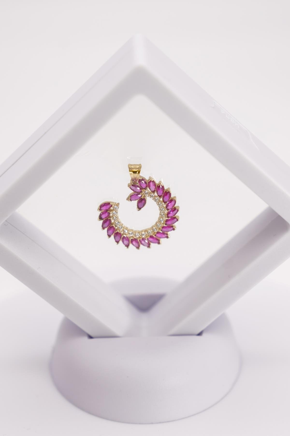 14 Ayar Altın Pembe Kuvars Taşlı Özel Formlu Işıltılı Modern Fantasy Kolye Ucu