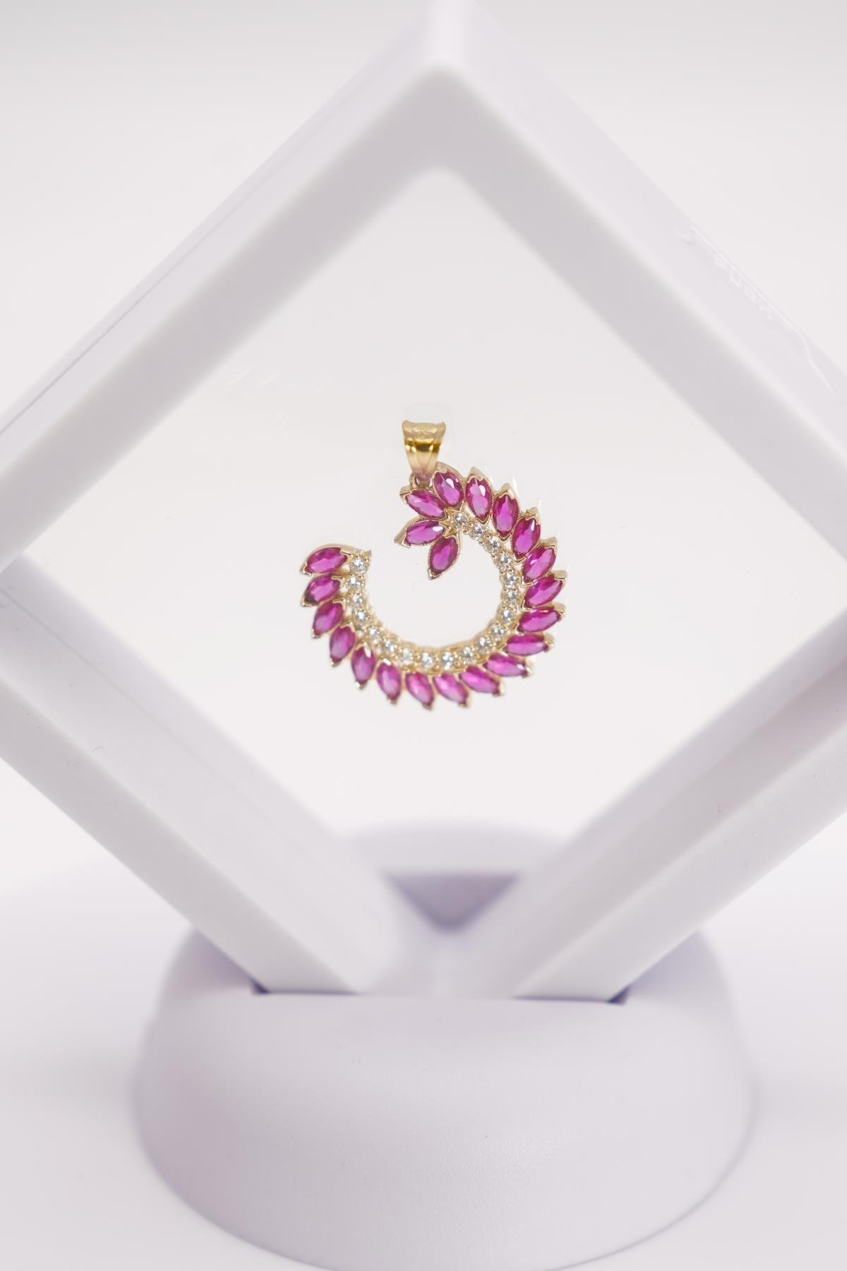 14 Ayar Altın Pembe Kuvars Taşlı Özel Formlu Işıltılı Modern Fantasy Kolye Ucu