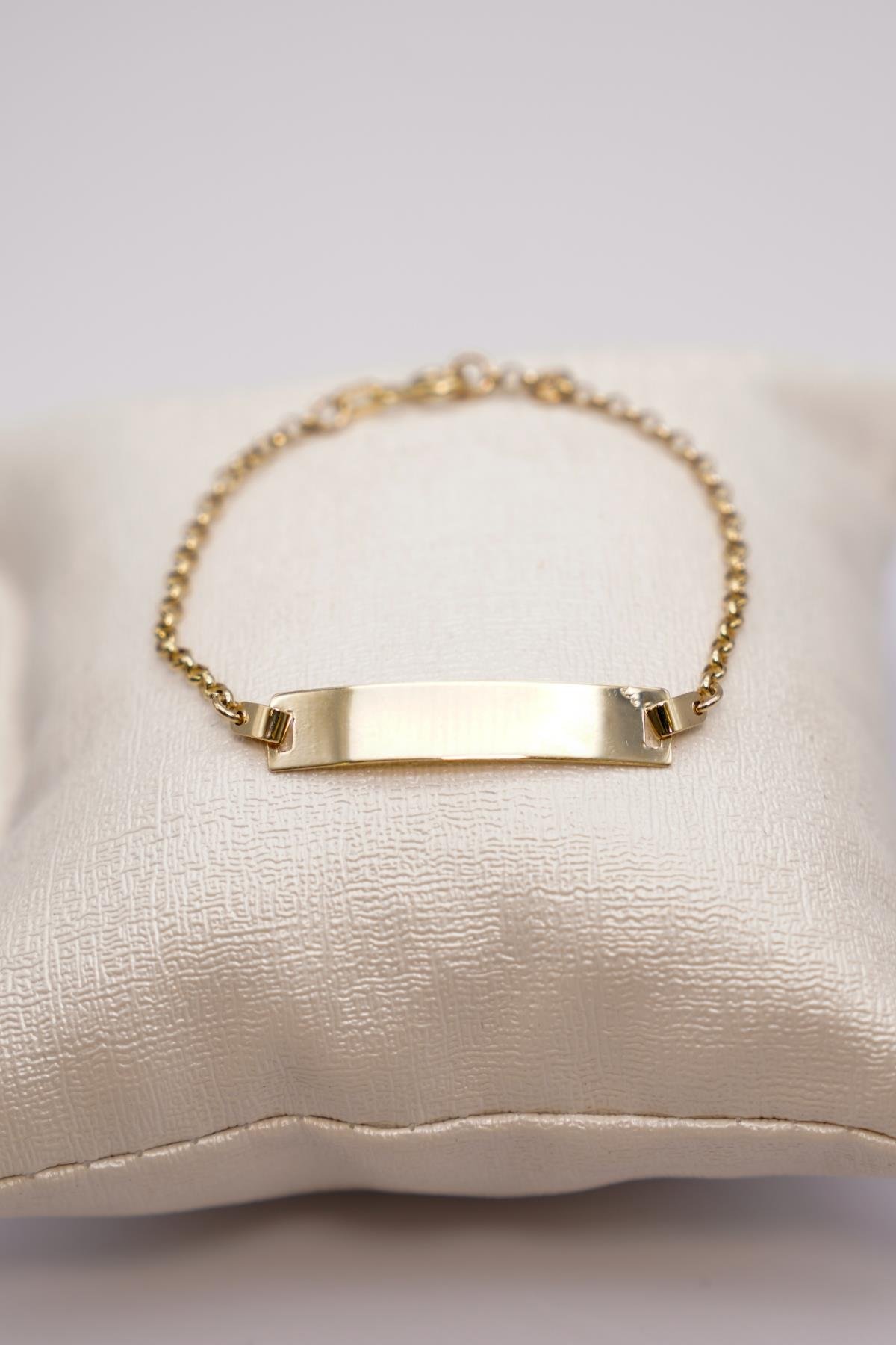 14 Ayar Altın Plaka Tasarımlı Zincir Bileklik – Kişiye Özel Gravür Alanlı Klasik Model