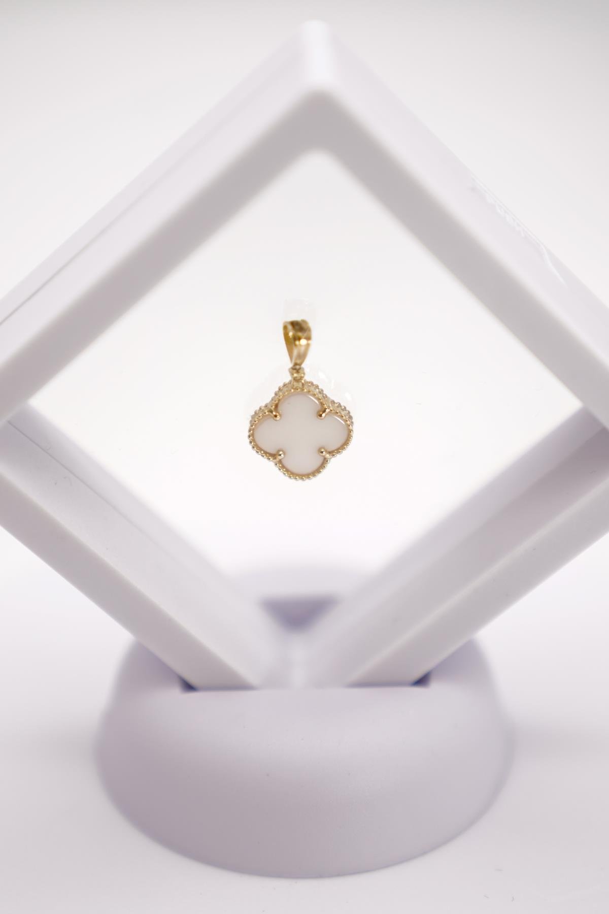 14 Ayar Altın Sedef Taşlı Yonca Model Minimal Kolye Ucu