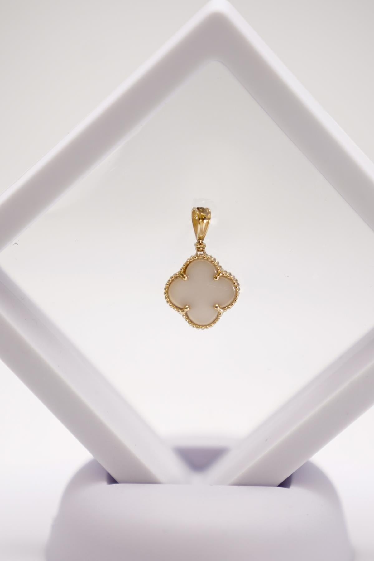 14 Ayar Altın Sedef Taşlı Yonca Model Minimal Kolye Ucu