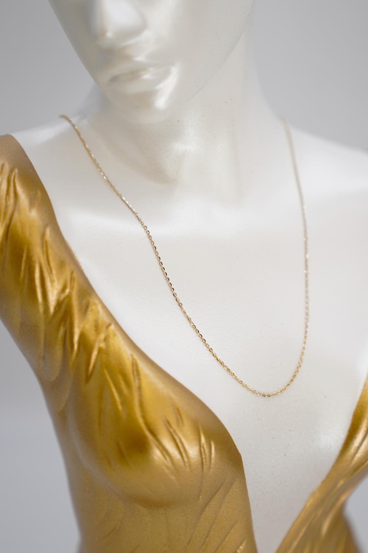 14 Ayar Altın Uzun İnce Zincir Kolye Modern Stil ve Hafif Kullanım Deneyimiyle