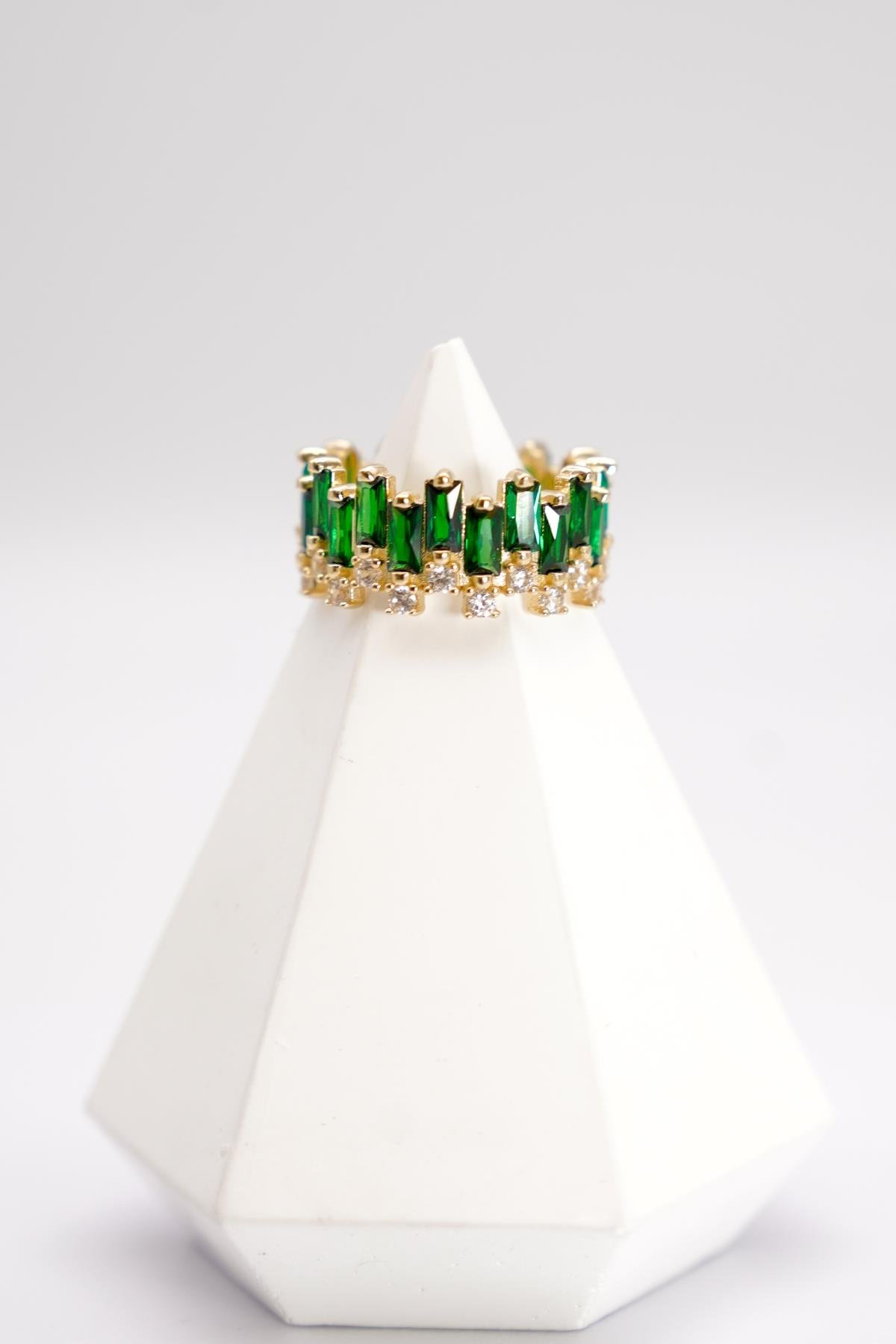 14 Ayar Altın Yeşil Zirkon Taşlı Fantasy Yüzük – Tam Tur Işıltı, Göz Alıcı Zümrüt Efekti