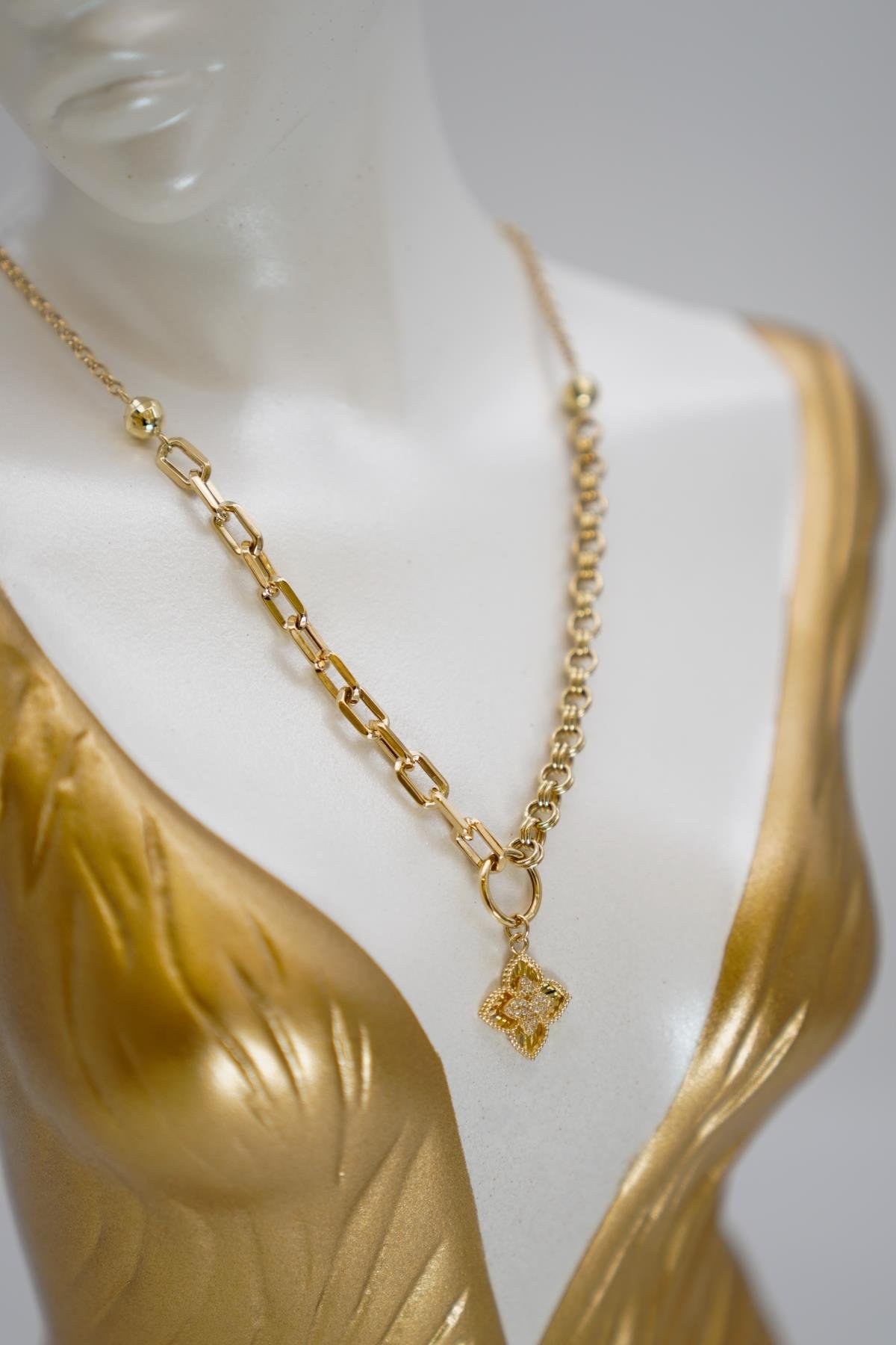 14 Ayar Altın Zirkon Taşlı Yonca Figürlü Zincir Kolye Modern ve Işıltılı Tasarım