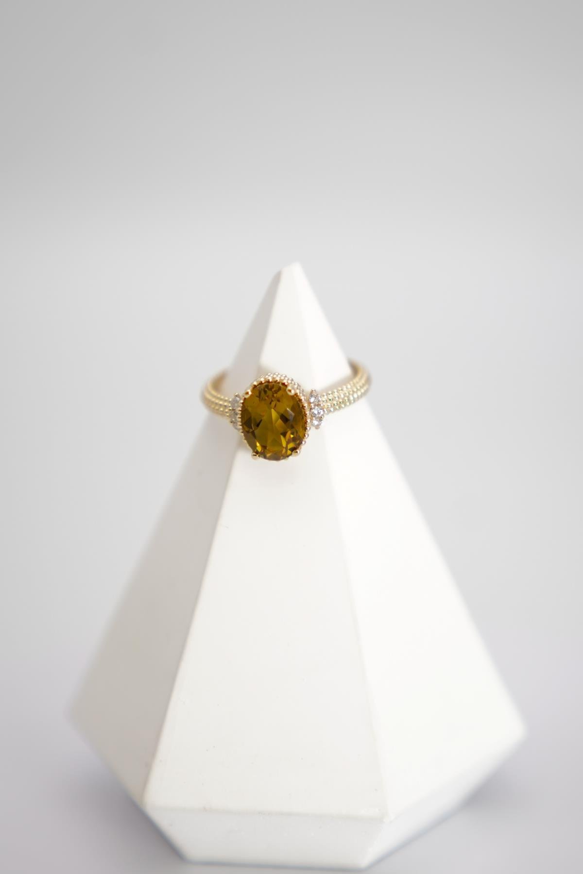 14 Ayar Altın Zultanite Taşlı Yüzük – Işığa Göre Renk Değiştiren Elit Zarafet Dokunuşu