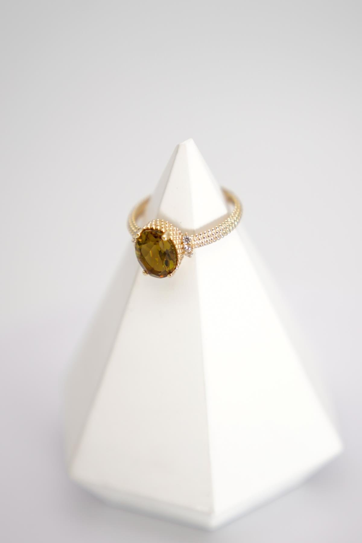 14 Ayar Altın Zultanite Taşlı Yüzük – Işığa Göre Renk Değiştiren Elit Zarafet Dokunuşu