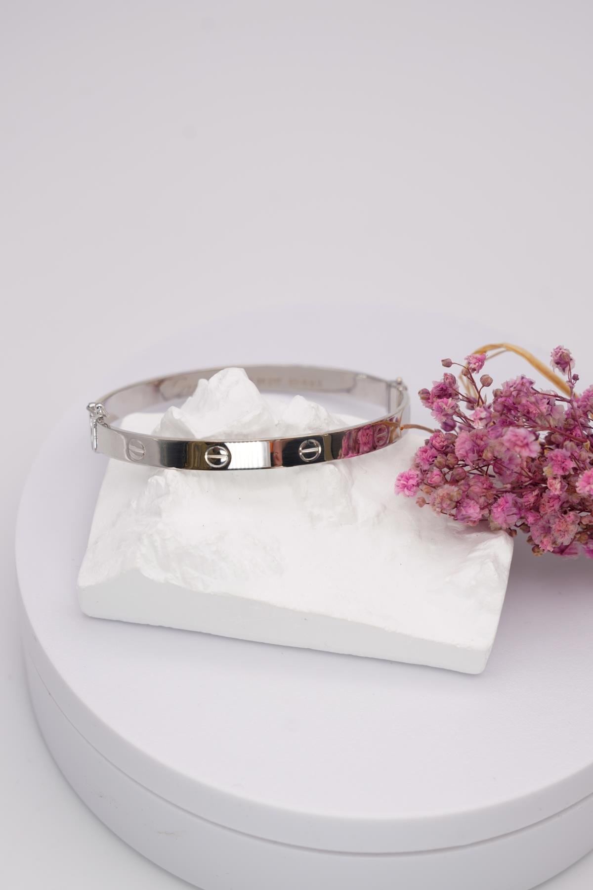 14 Ayar Beyaz Altın Bilezik – Vidalı Desenli Modern Tasarım, İnce ve Şık Kadın Modeli