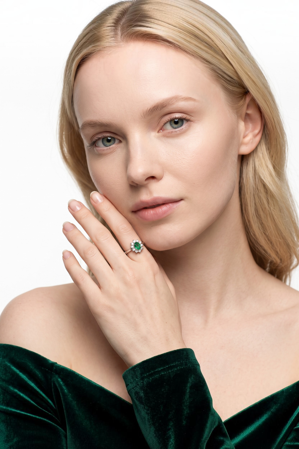 Emerald Stone Diamond Ring 14 Carat