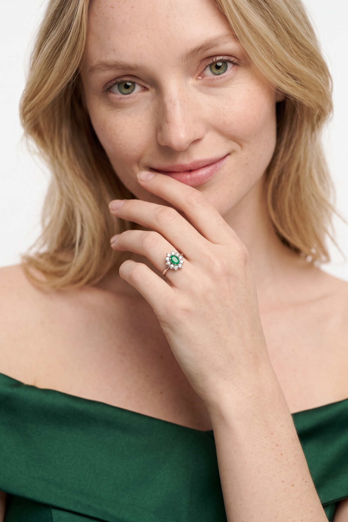 Emerald Stone Diamond Ring 14 Carat
