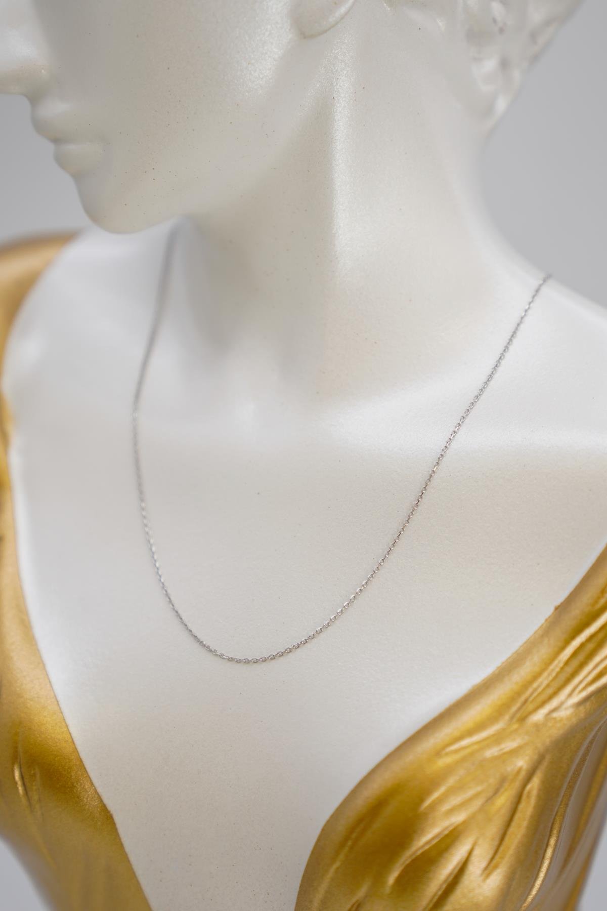 14 Ayar Beyaz Altın İnce Zincir Kolye Minimal ve Hafif Tasarımıyla Günlük Kullanım İçin