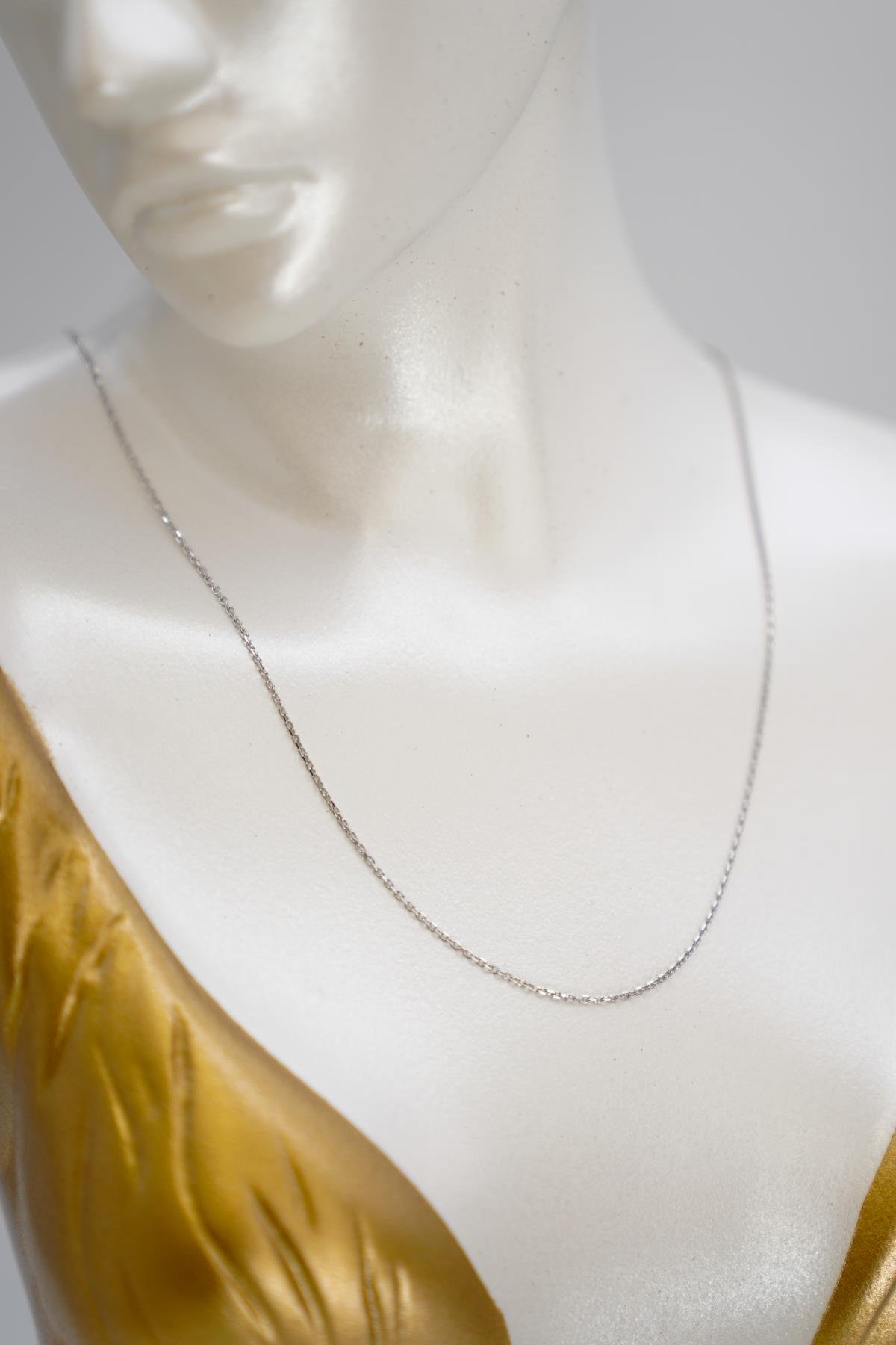 14 Ayar Beyaz Altın İnce Zincir Kolye Minimal ve Hafif Tasarımıyla Günlük Kullanım İçin