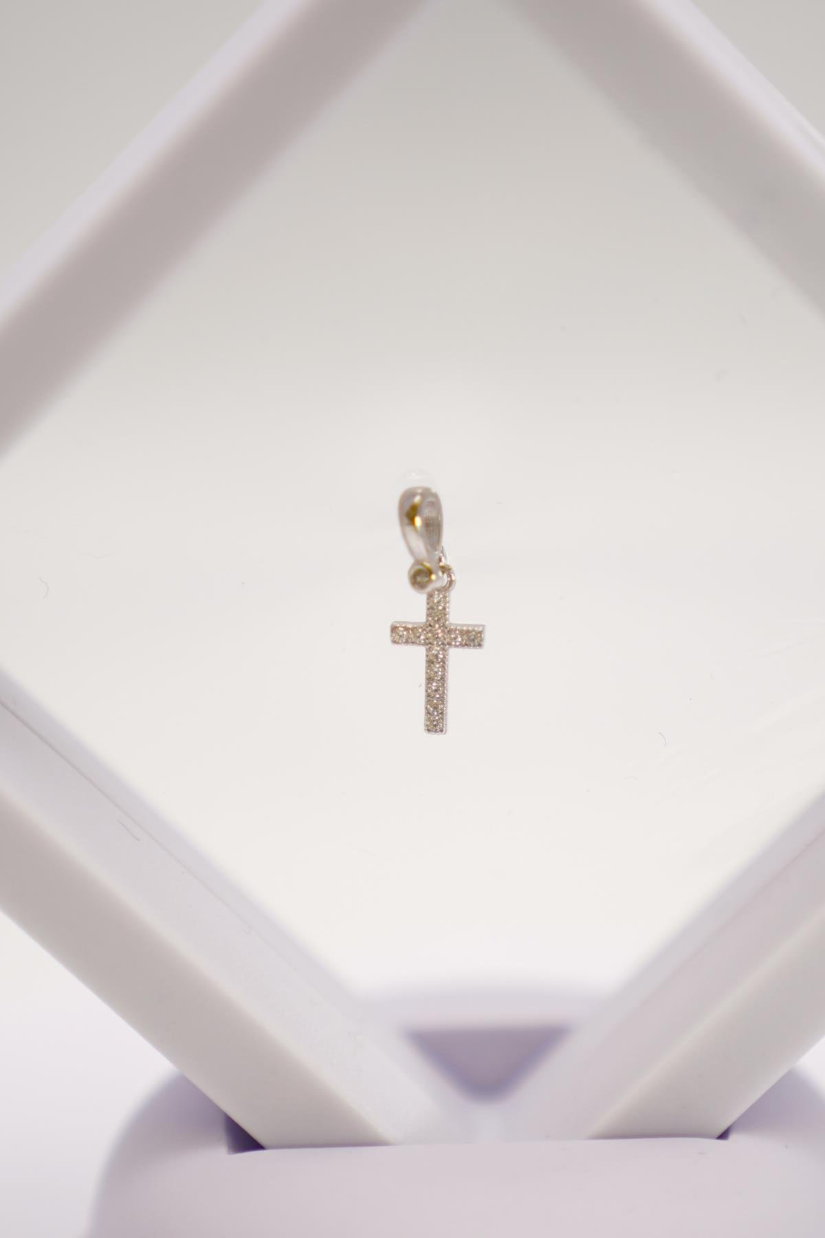 14 Ayar Beyaz Altın Zirkon Taşlı Haç Kolye Ucu – Işıltılı ve Minimal İnce Zarif Model