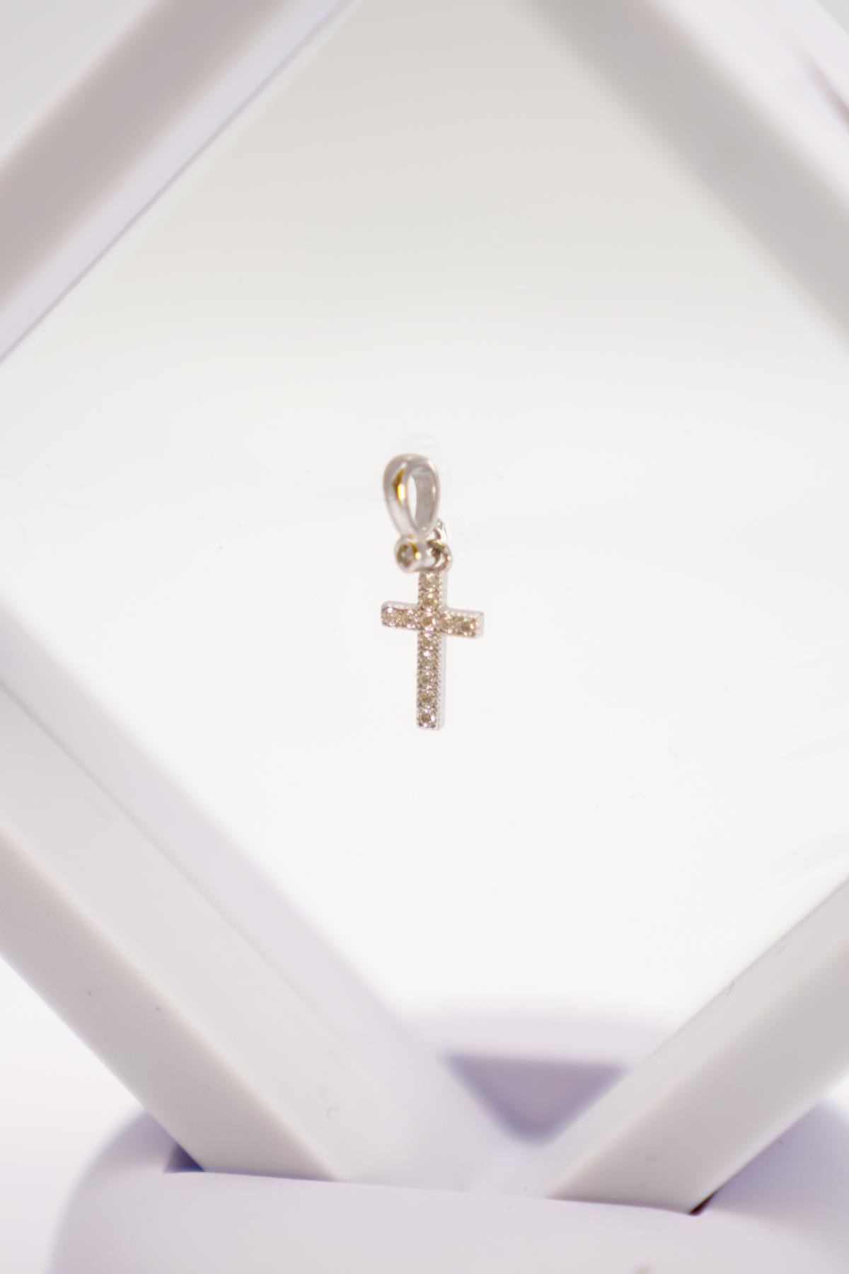 14 Ayar Beyaz Altın Zirkon Taşlı Haç Kolye Ucu – Işıltılı ve Minimal İnce Zarif Model