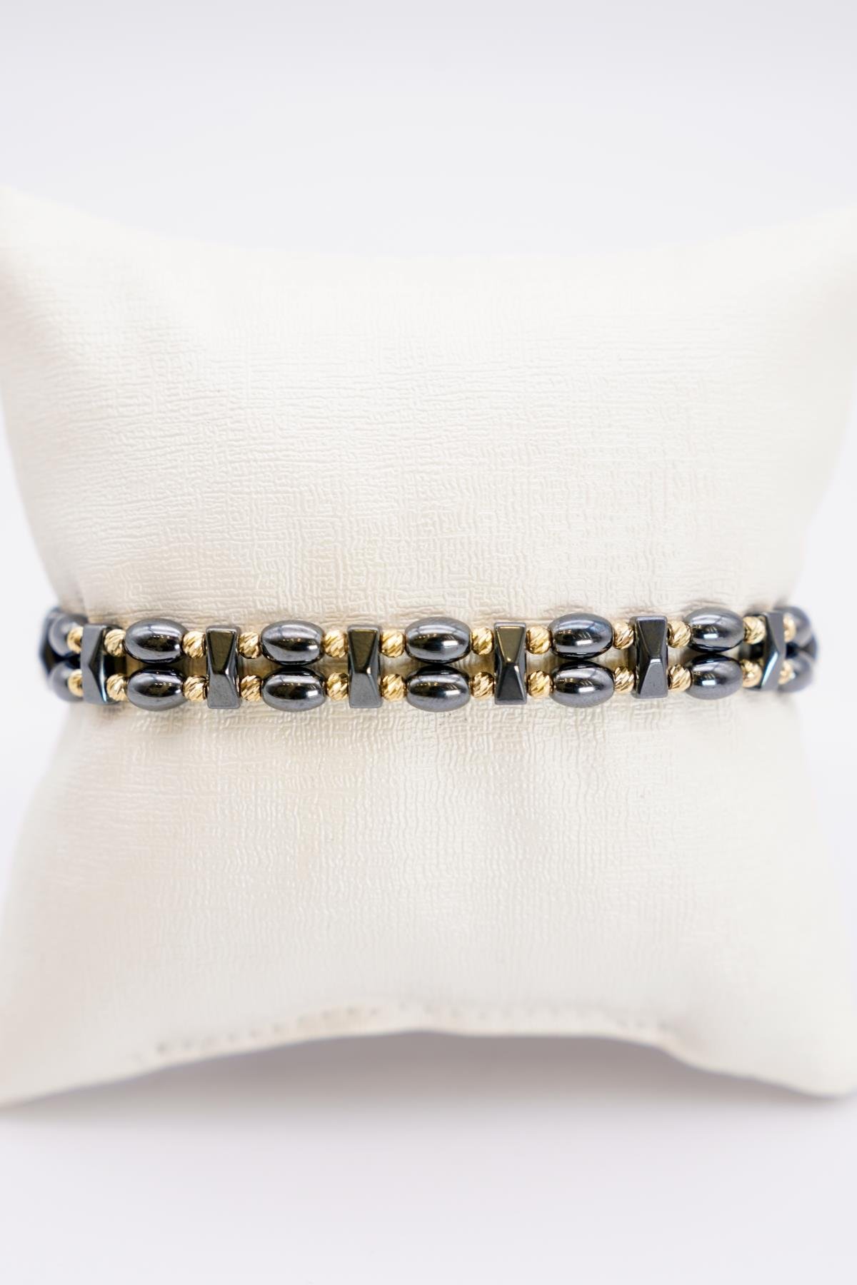 14 Ayar Hematit Taşlı Dorika Altın İp Bileklik – Ayarlanabilir, Modern ve Şık Tasarım