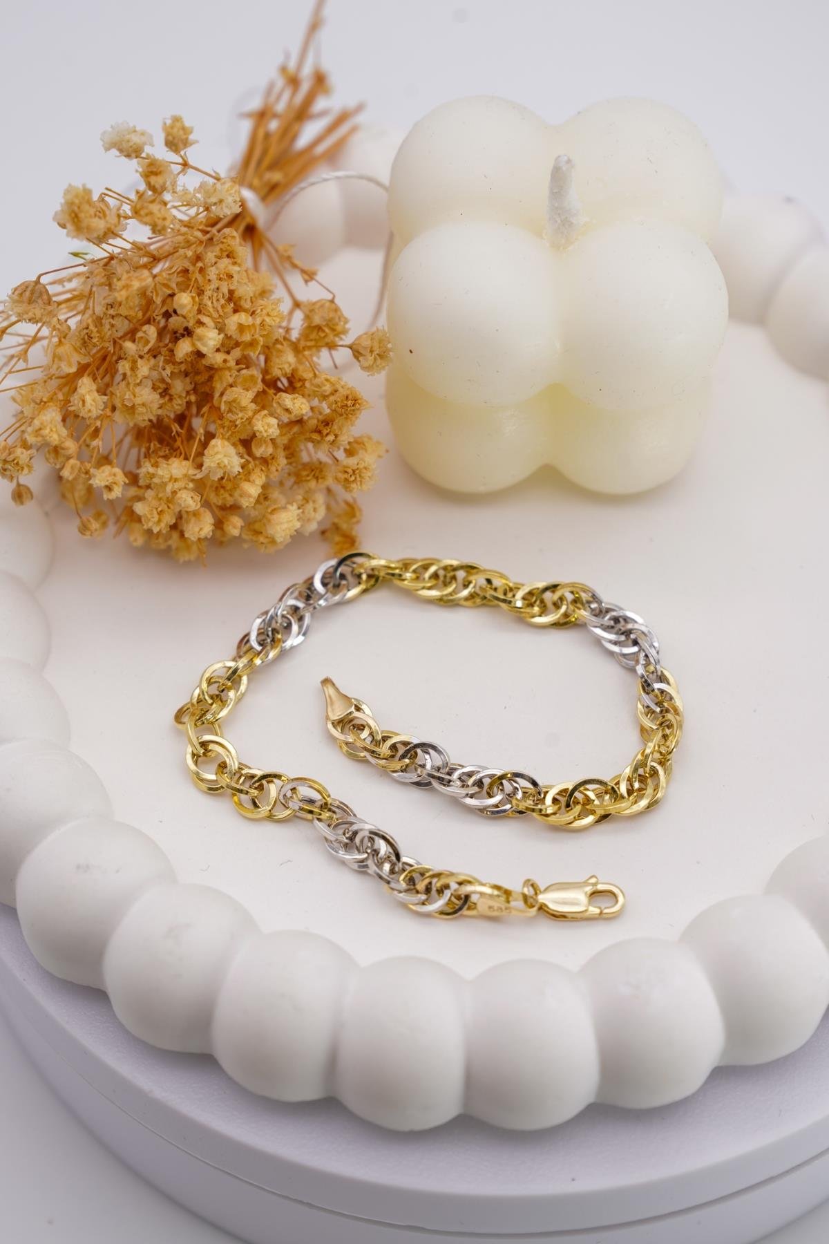 14 Ayar İki Renkli Altın Zincir Bileklik – Dinamik ve Modern Takı Tasarımı