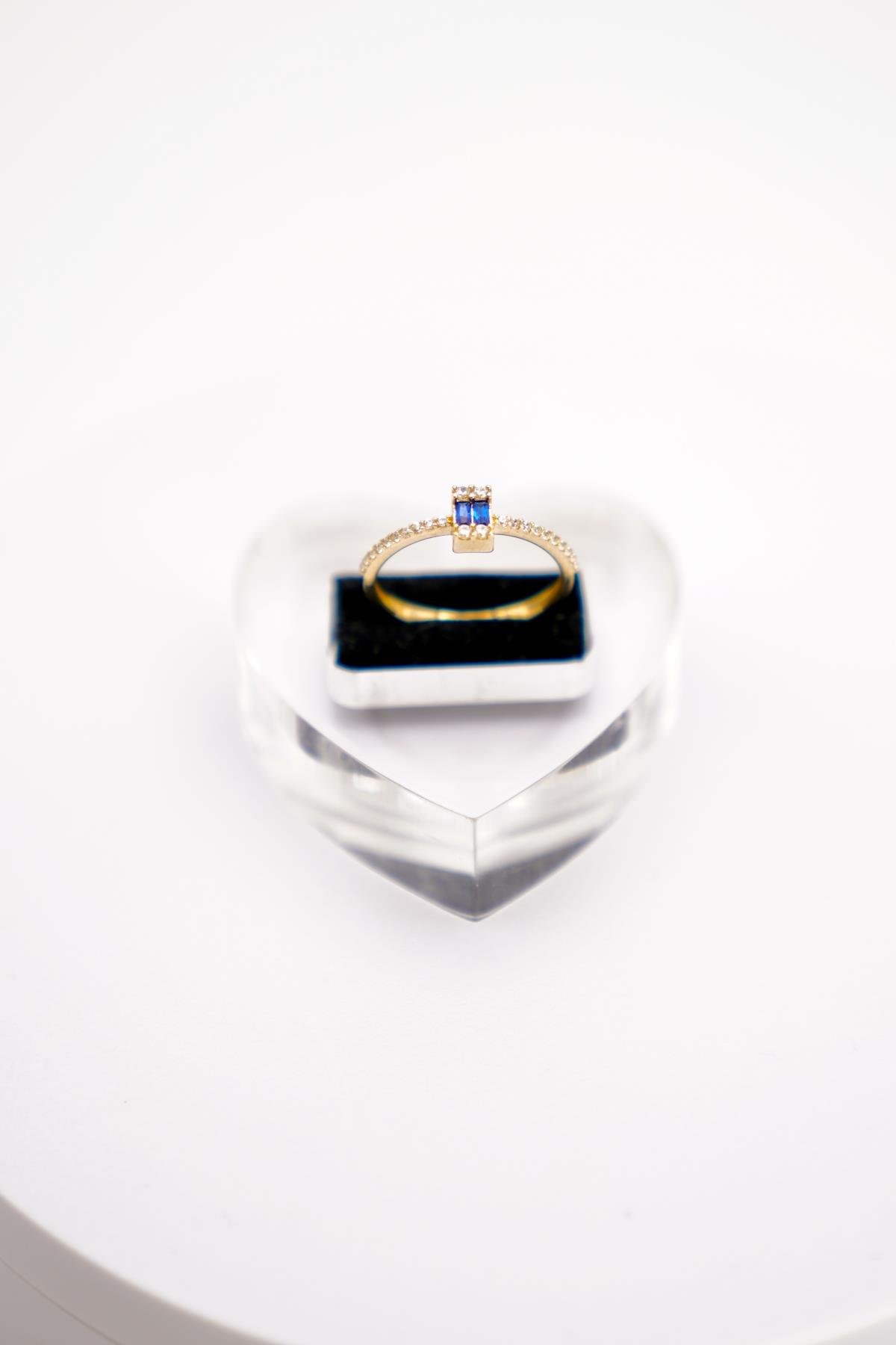 14 Ayar Mavi Topaz Taşlı İnce Yüzük – Zarif Tasarımıyla Işıltı Sunan Altın Model